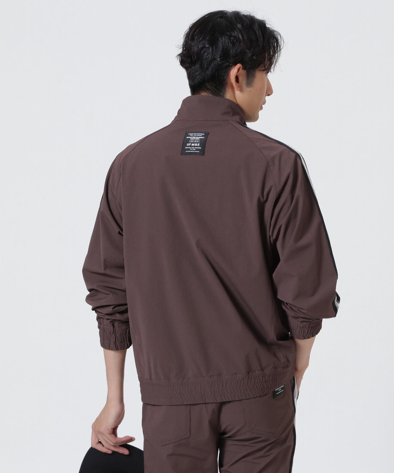 H:182cm/C:93/W:77/H:91 着用サイズ:5