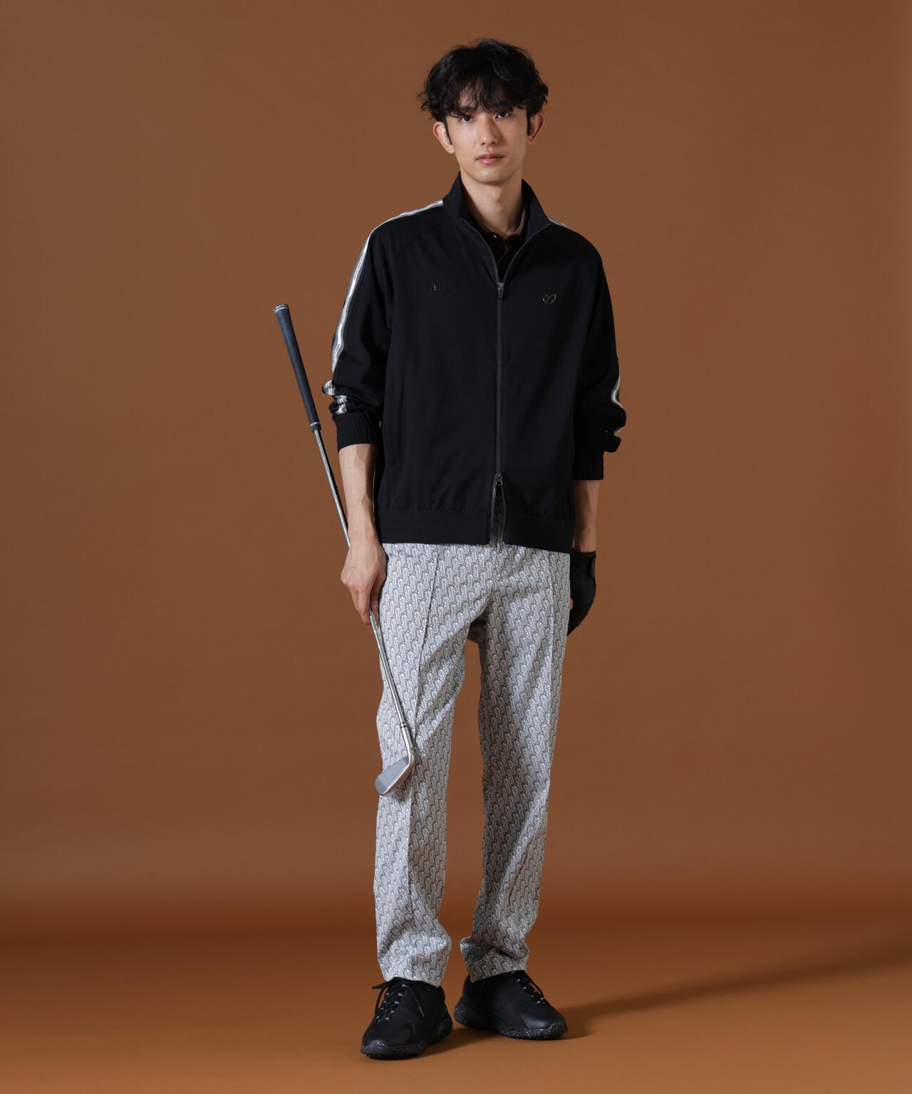 H:182cm/C:93/W:77/H:91 着用サイズ:5