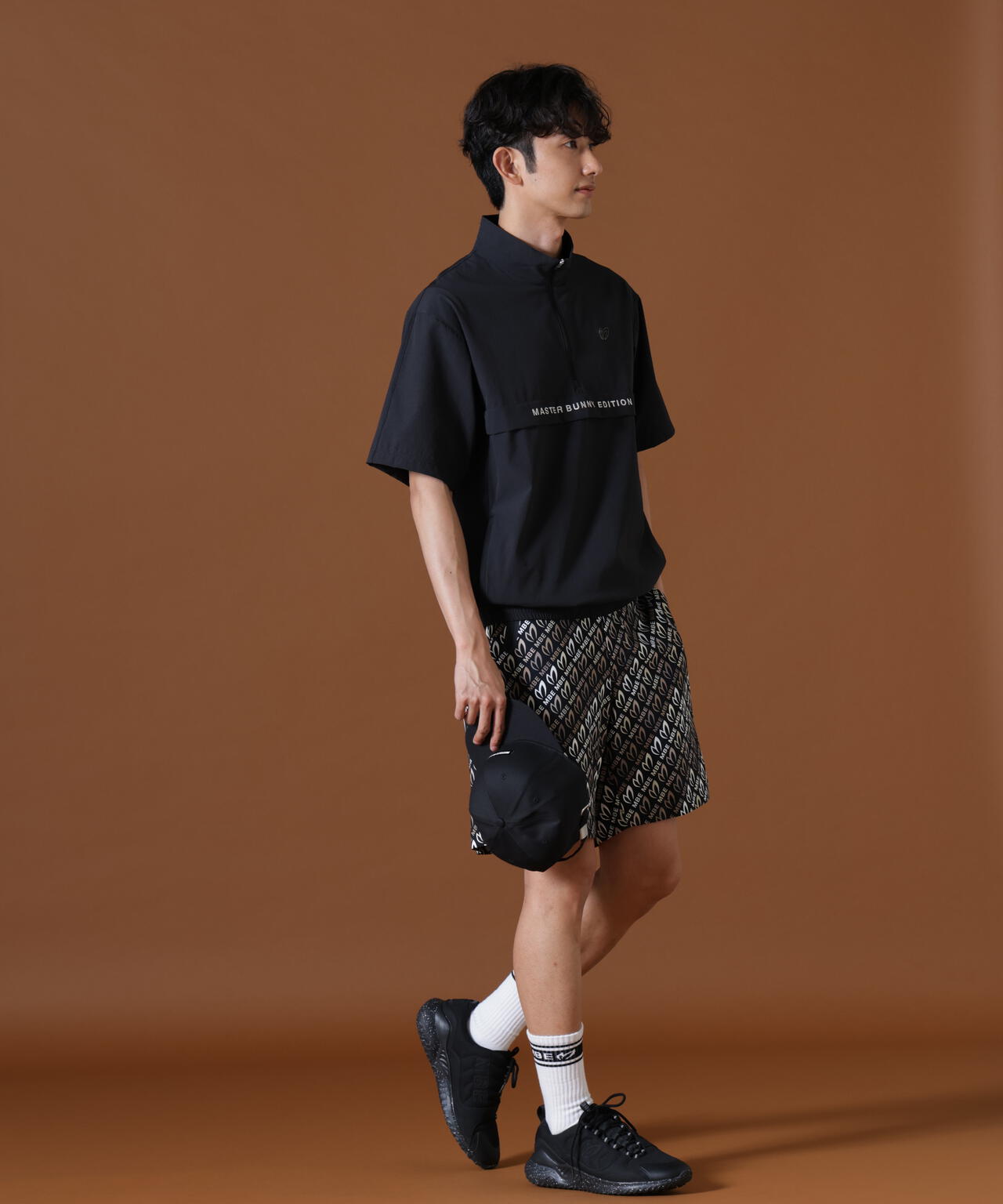 H:182cm/C:93/W:77/H:91 着用サイズ:5