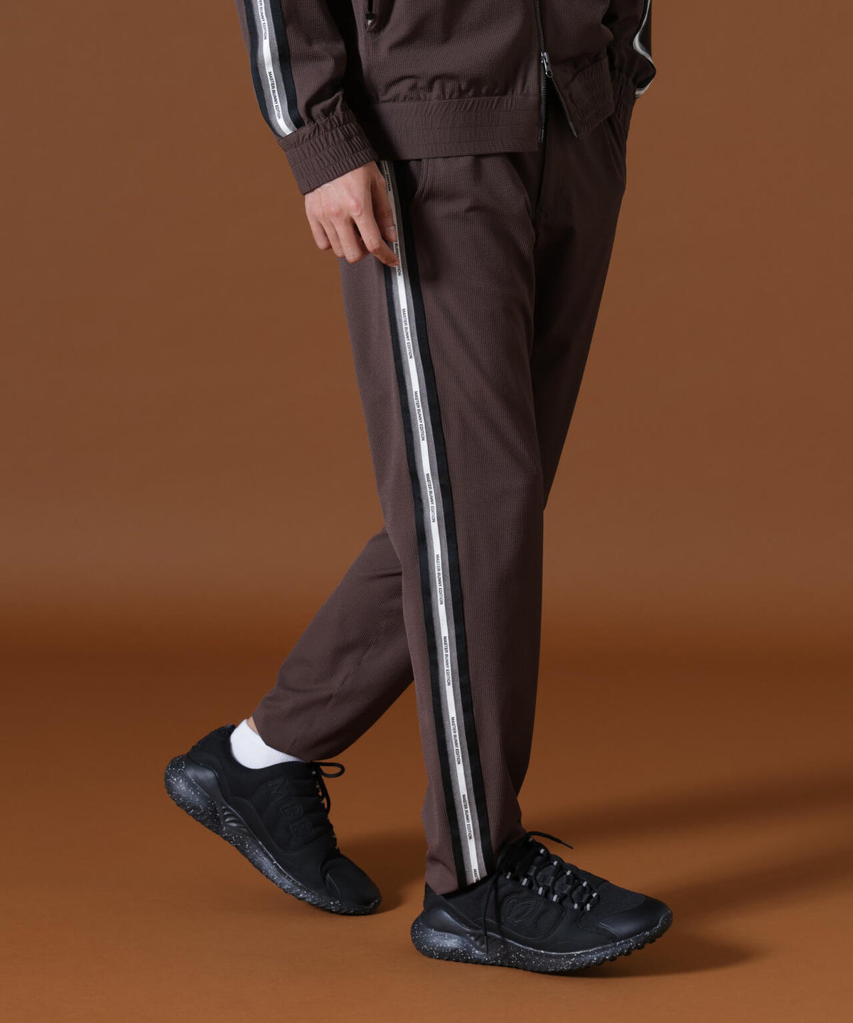 H:182cm/C:93/W:77/H:91 着用サイズ:5