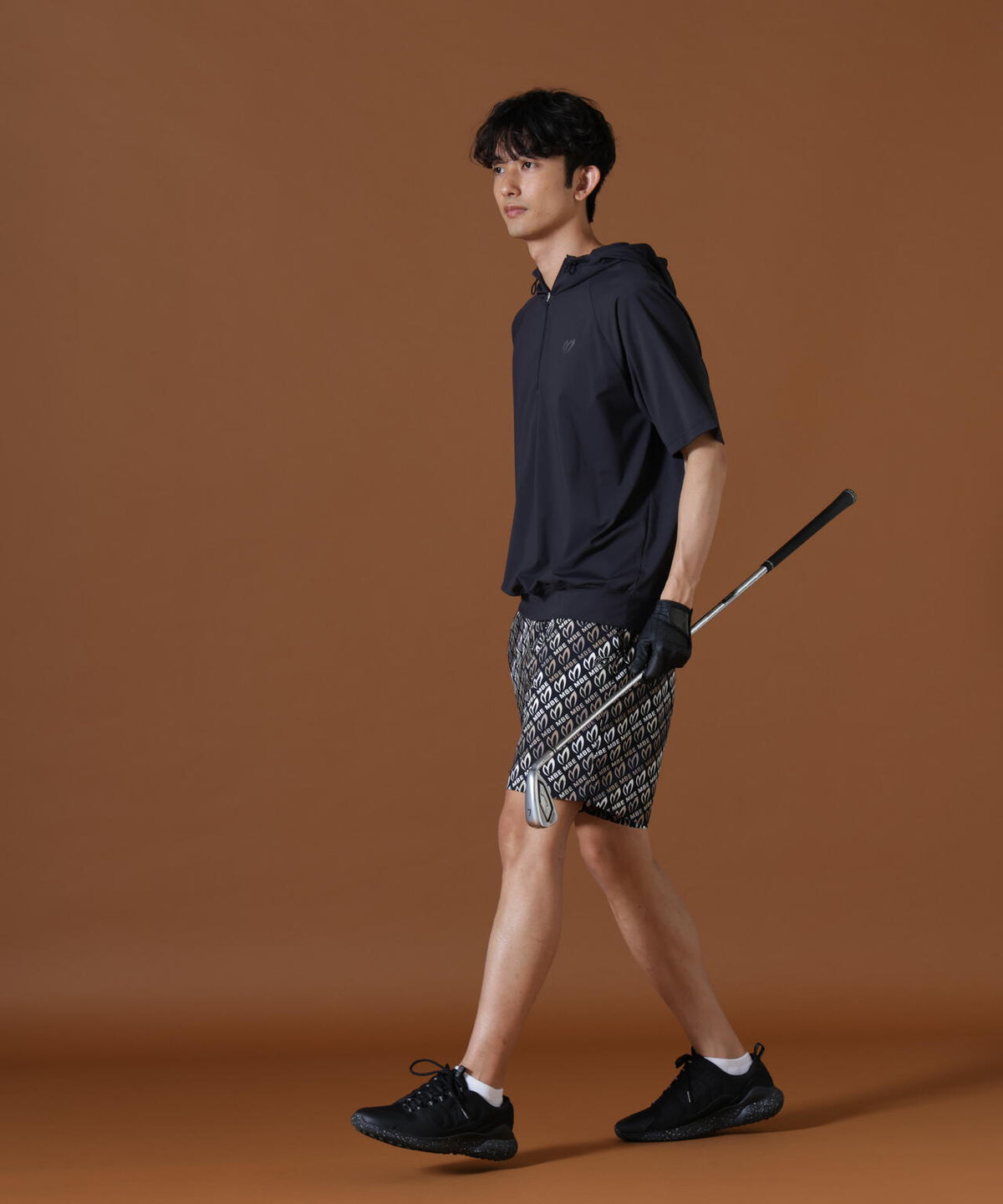 H:182cm/C:93/W:77/H:91 着用サイズ:5