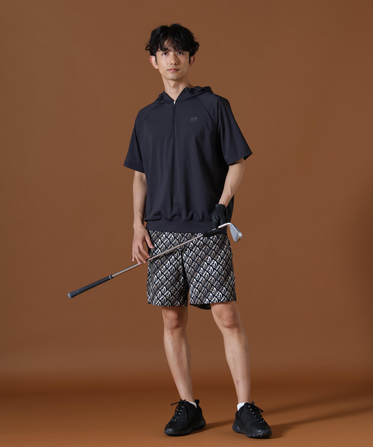 H:182cm/C:93/W:77/H:91 着用サイズ:5