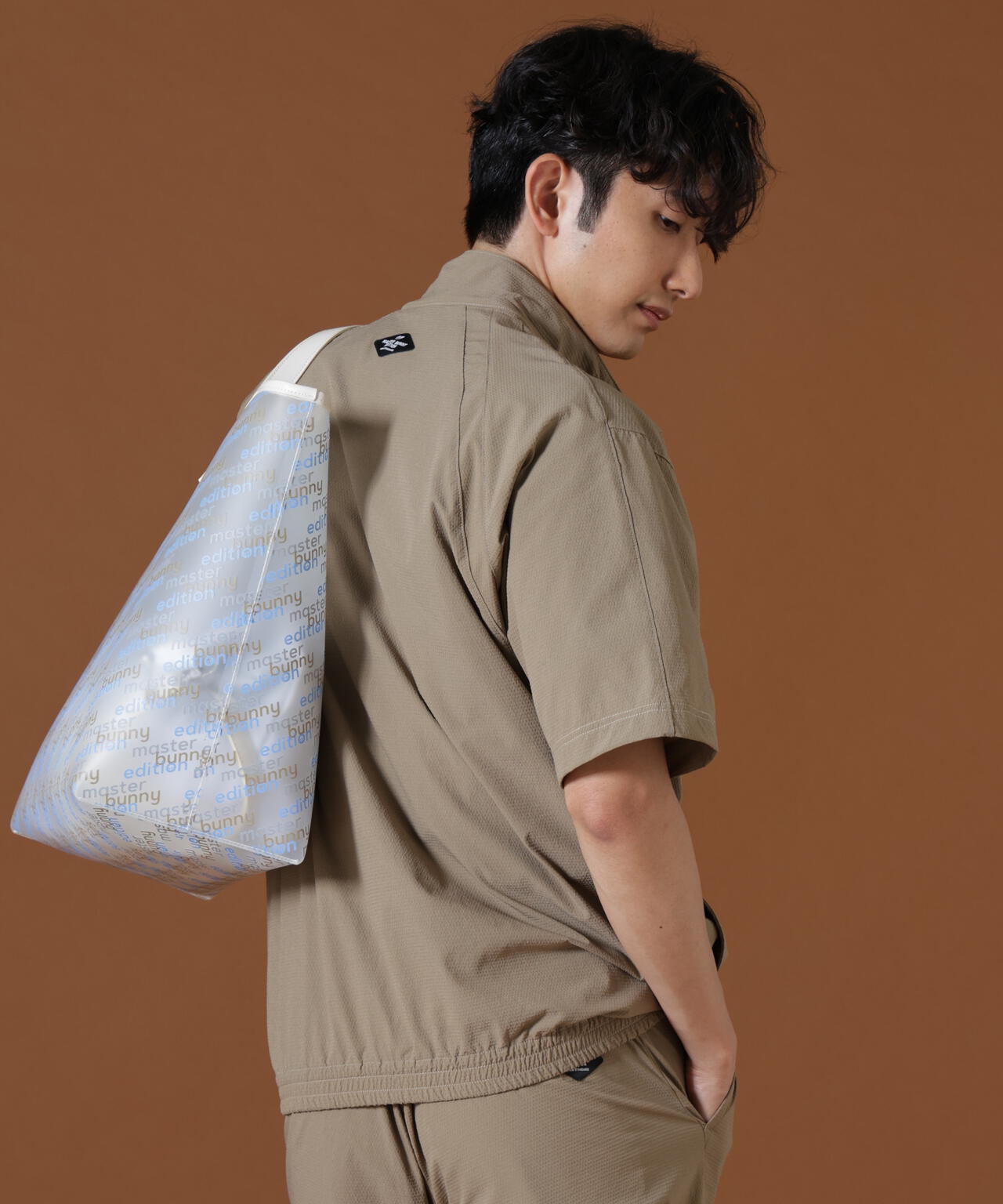 H:182cm/C:93/W:77/H:91 着用サイズ:5