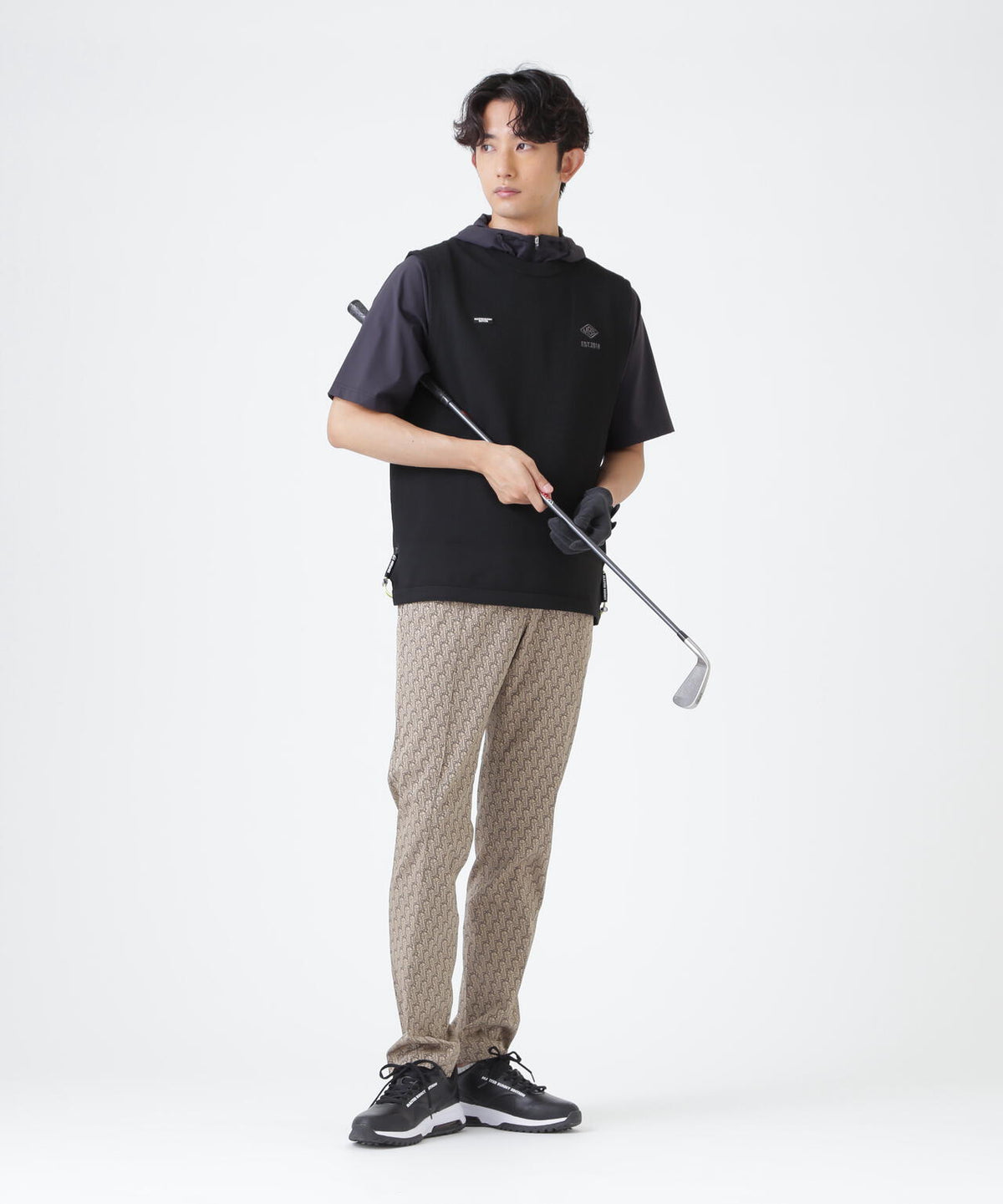 H:182cm/C:93/W:77/H:91 着用サイズ:5