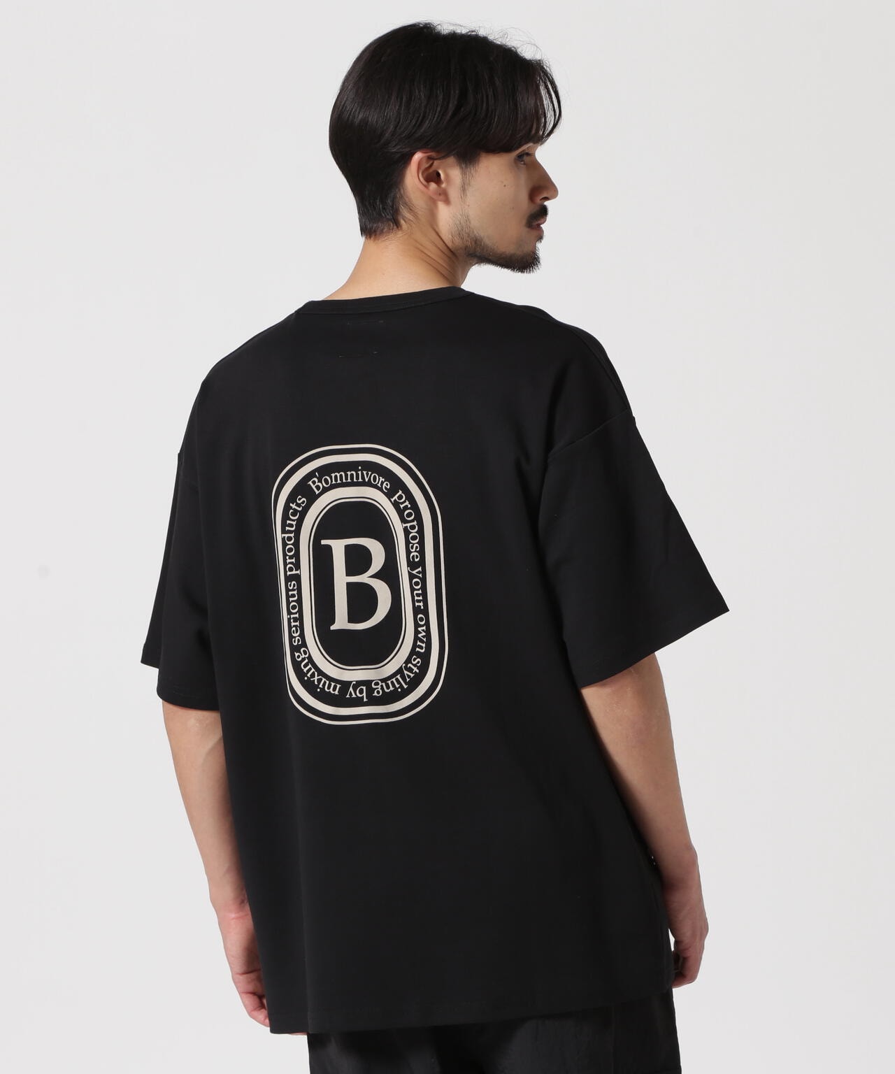 B omnivore/ビーオムニボー LOGO S/S Tee