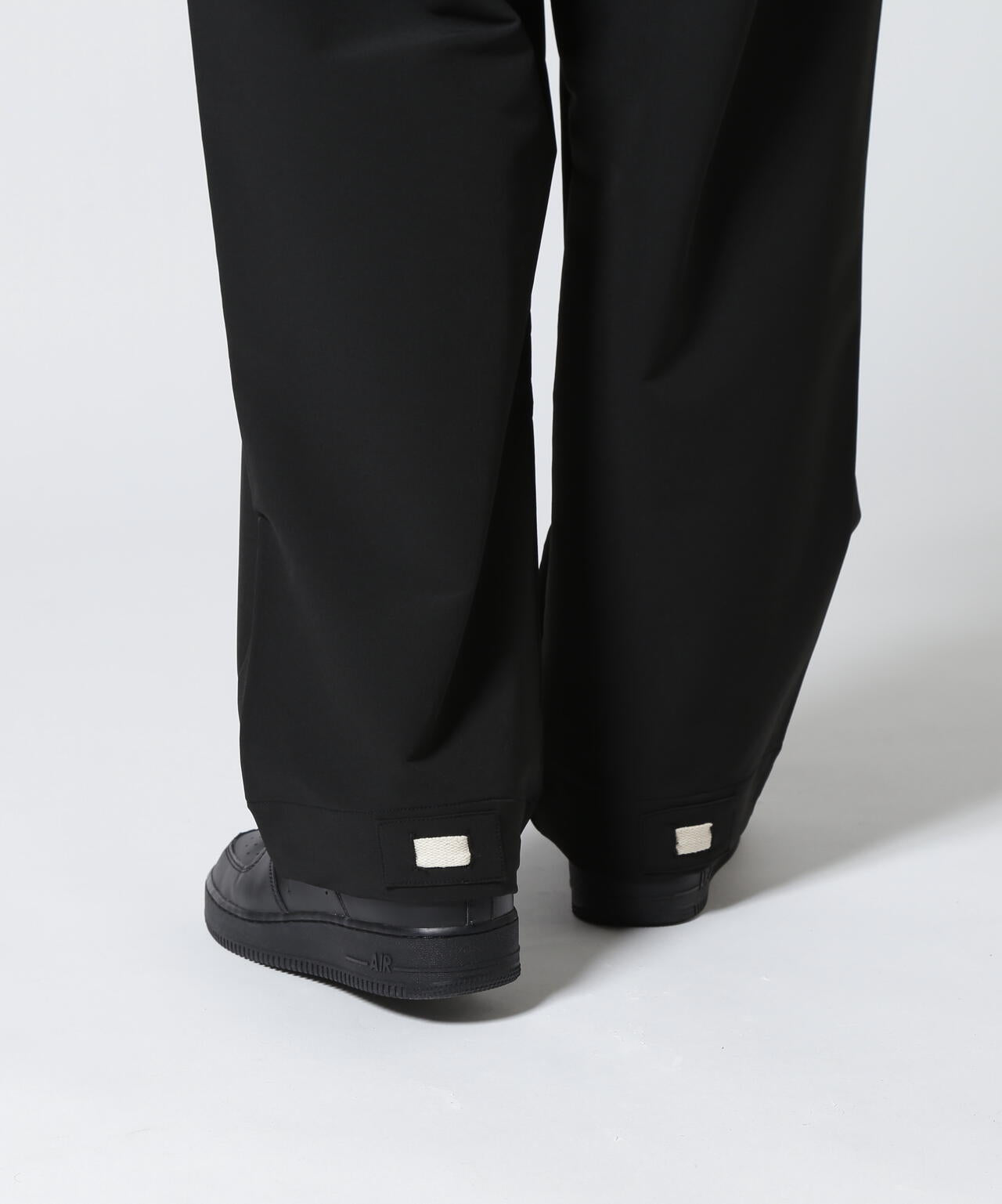 B omnivore STRETCH POLYESTER BALLOON TACK PANTS