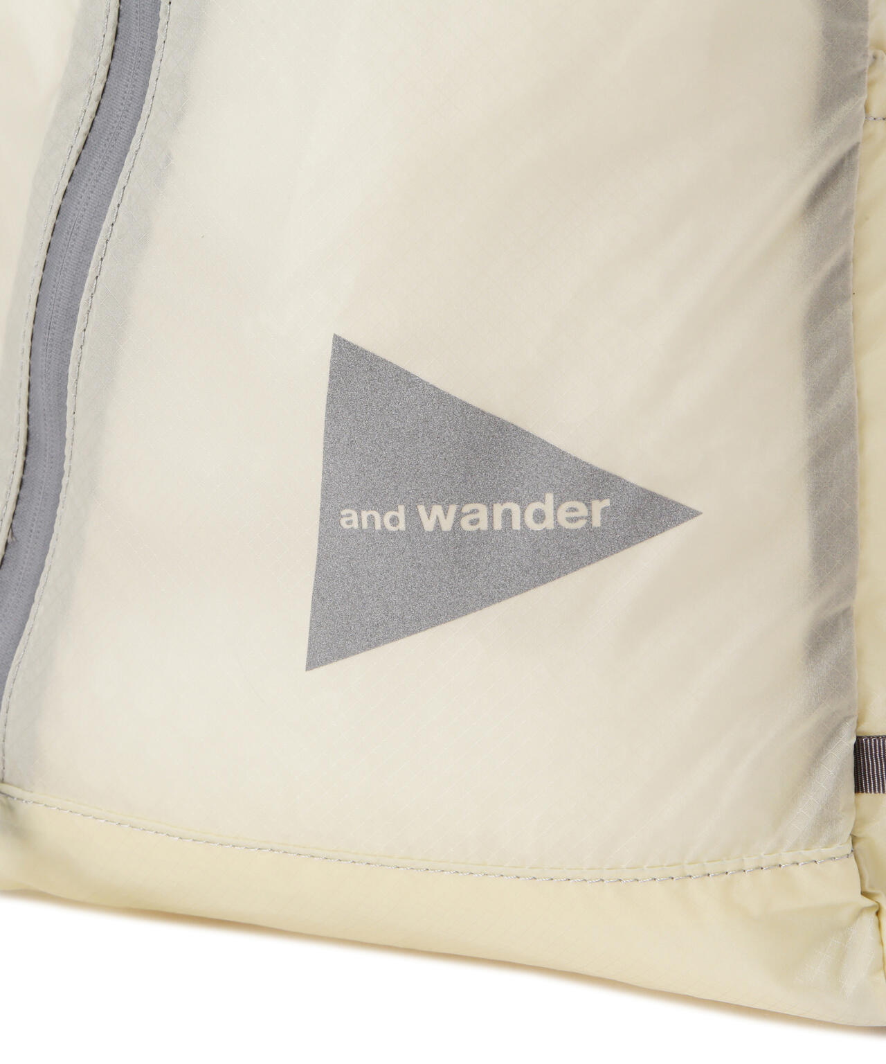 and wander/アンドワンダー sil daypack