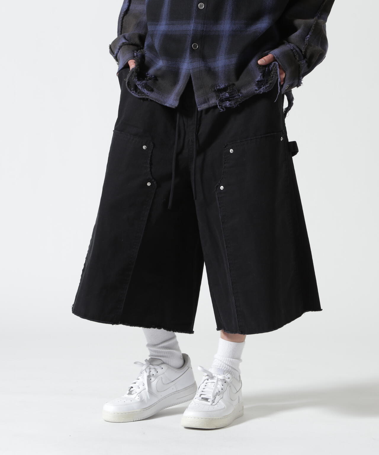 Height 178 Chest 92 Waist 76 hips 95 Shoes 27.0 着用サイズ:L