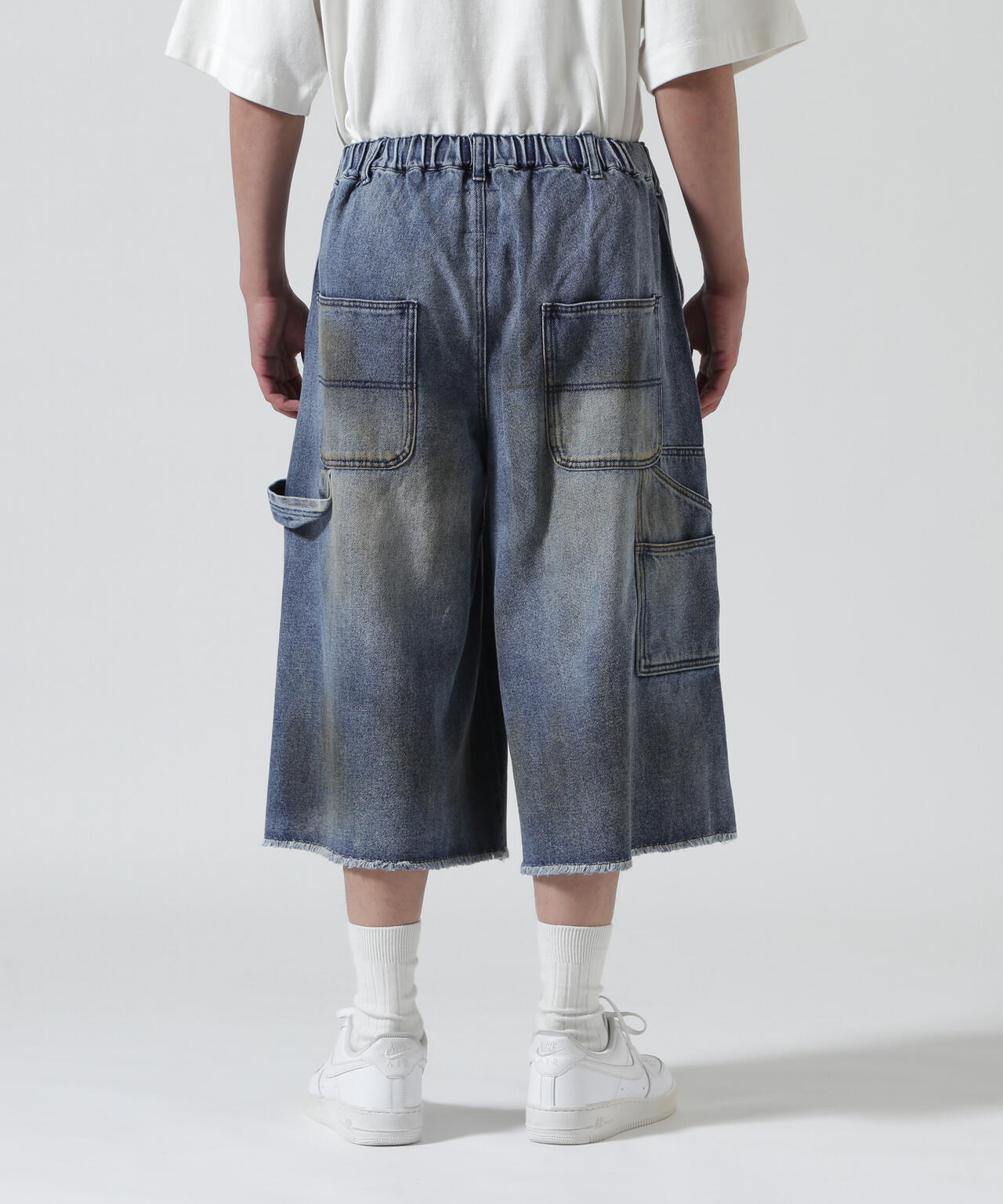 Height 178 Chest 92 Waist 76 hips 95 Shoes 27.0 着用サイズ:L