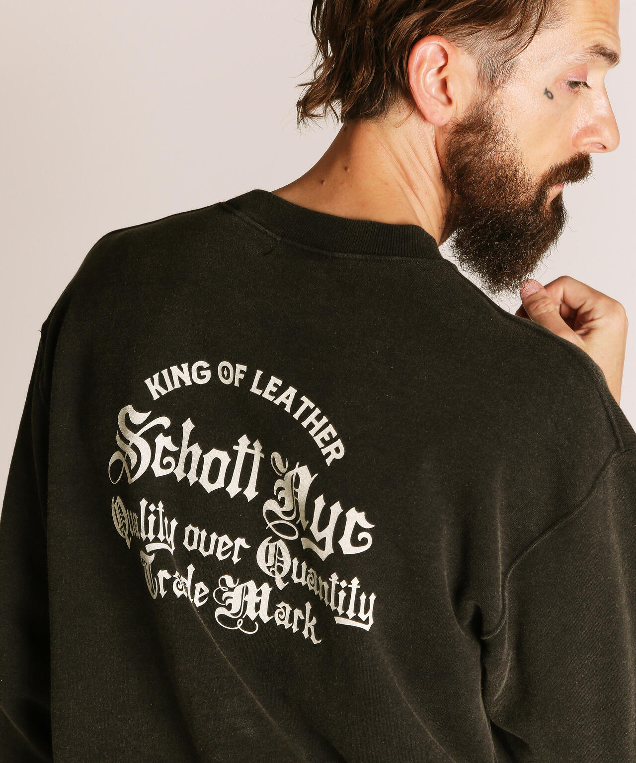 QUALITY OVER QUANTITY CREW SWEAT/クオリティ オーバー クアンティティ クルースウェット