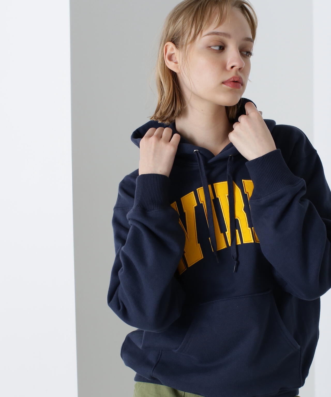 《DAILY/デイリー》PULLOVER SWEAT PARKA LOGO / プルオーバー スウェット パーカー ロゴ / AVIREX