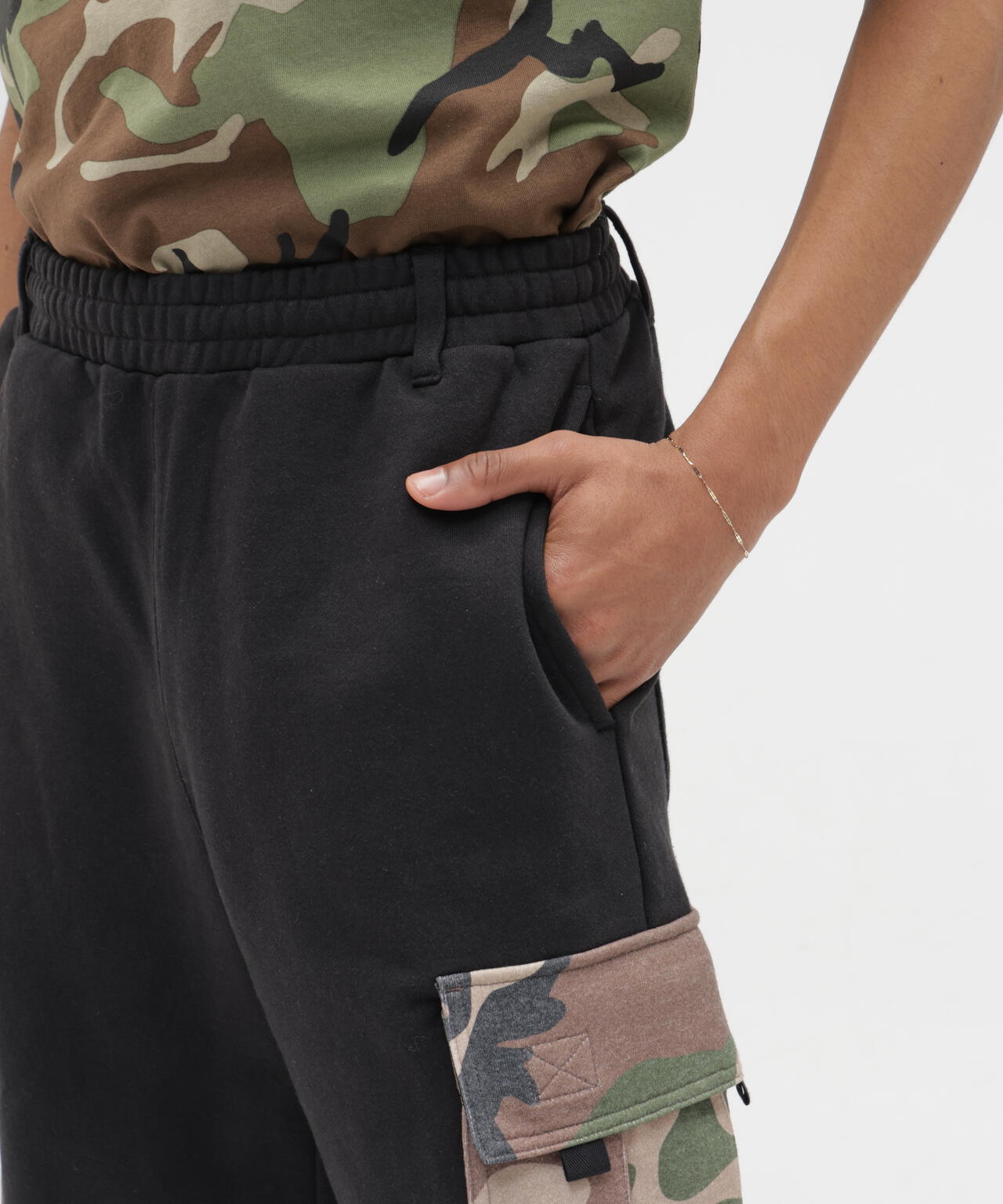SWEAT CAMO CARGO SHORTS