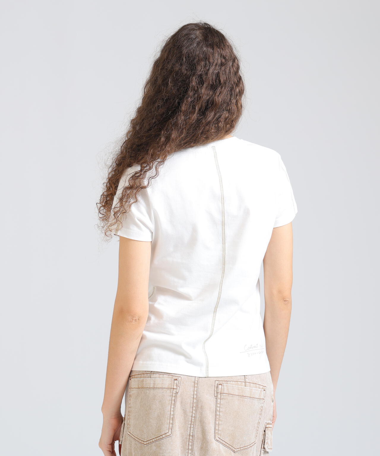《直営店限定》KEY NECK EMBROIDERY T-SHIRT