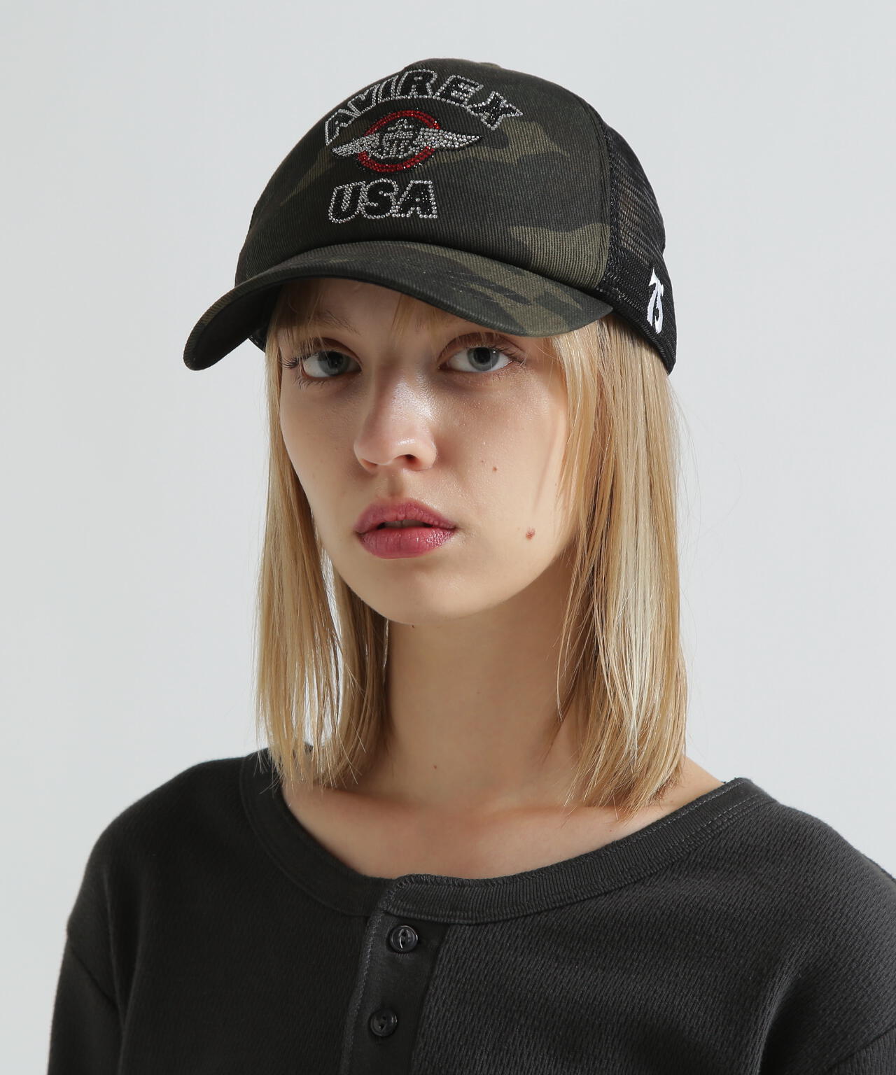 【直営店限定】RHINESTONE VARSITY LOGO MESH CAP