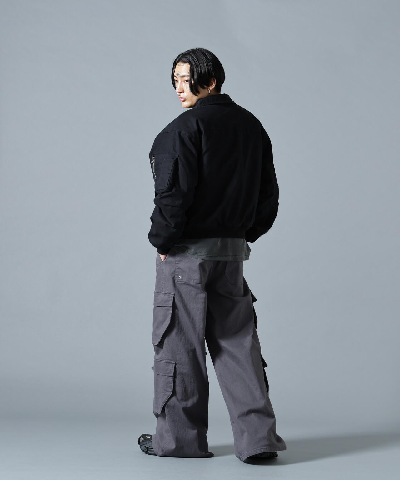 180cm B:87 W:66 H:84 着用サイズ:L