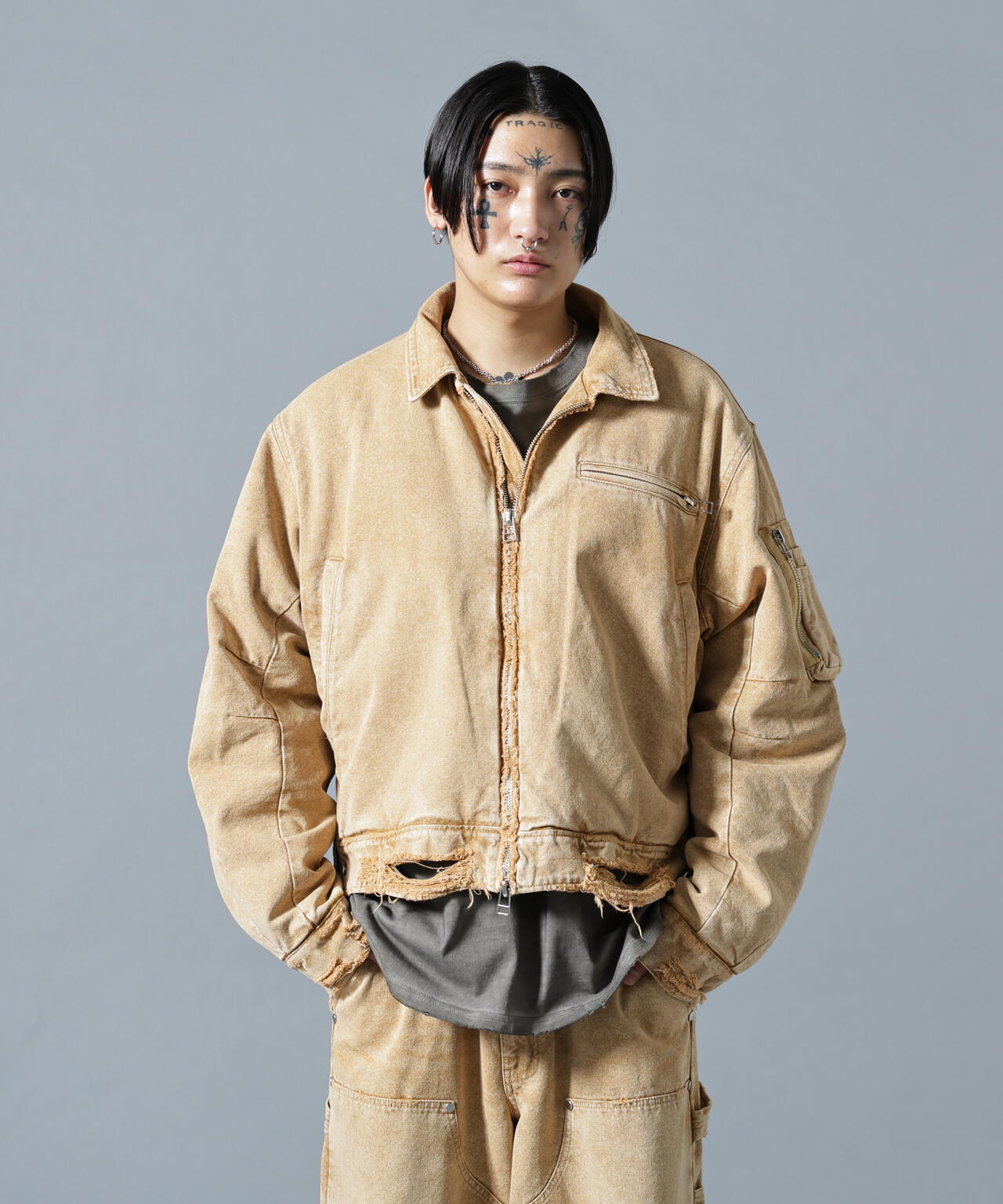 180cm B:87 W:66 H:84 着用サイズ:L