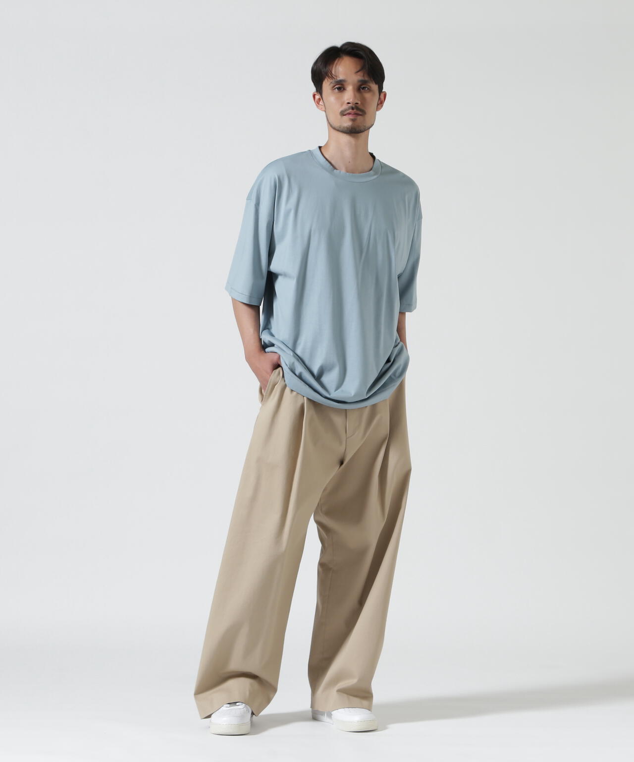 Height 178 Chest 92 Waist 76 hips 95 Shoes 27.0 着用サイズ:6