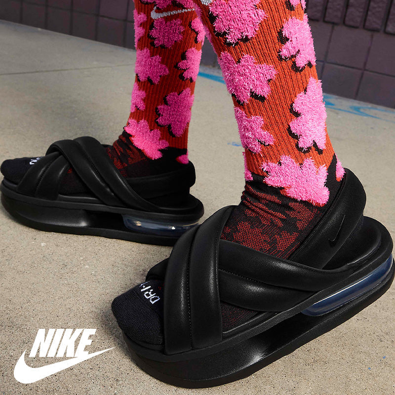 あなたはどっち派？NIKEの2大人気サンダルを徹底解剖！｜ROYAL FLASH｜