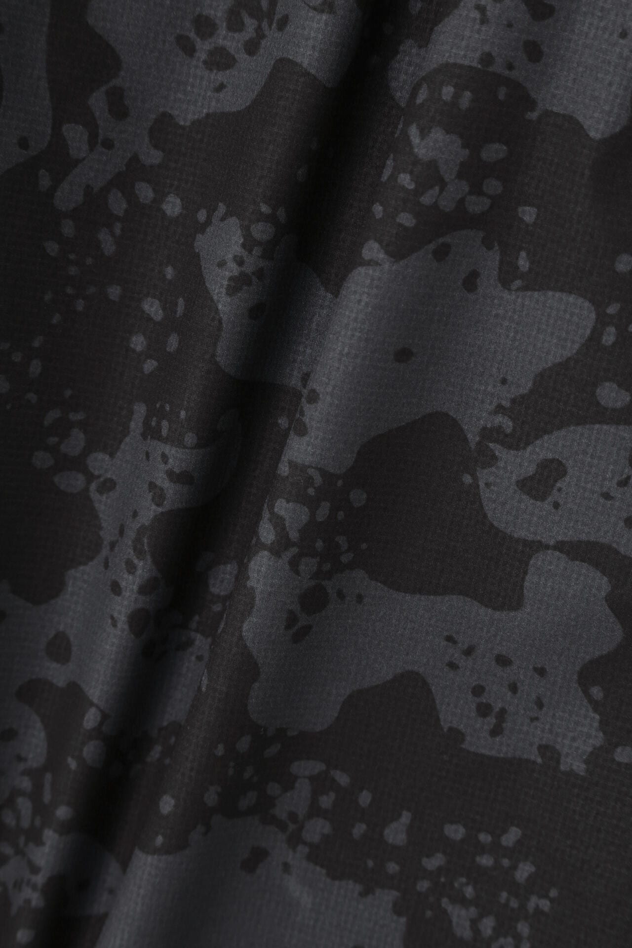 【直営店舗限定】デザートカモ パッカブル ウインド ジップ フーディー (MENS)
