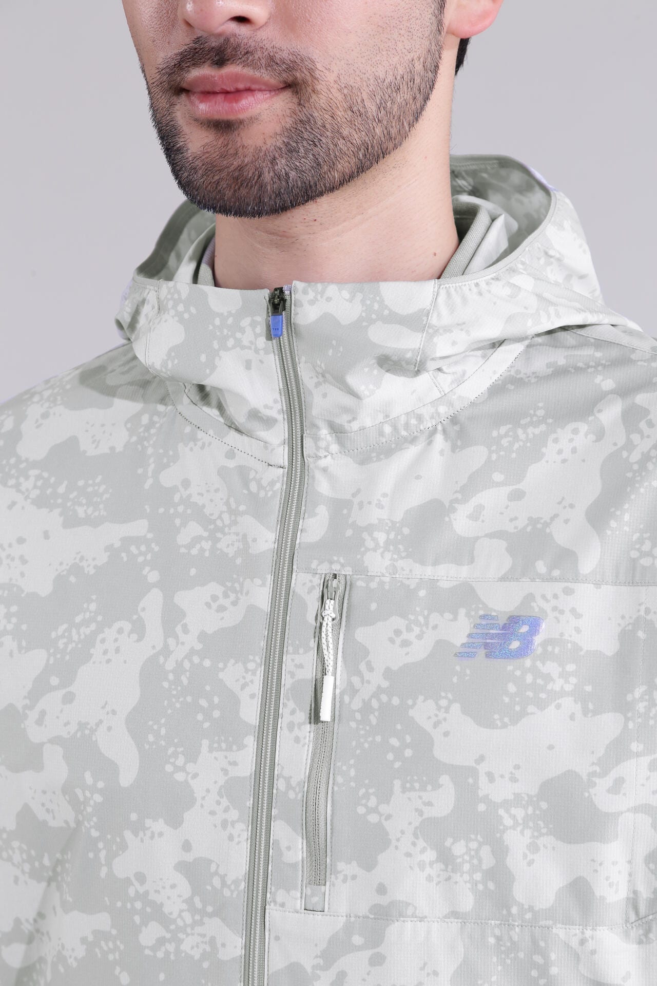 【直営店舗限定】デザートカモ パッカブル ウインド ジップ フーディー (MENS)