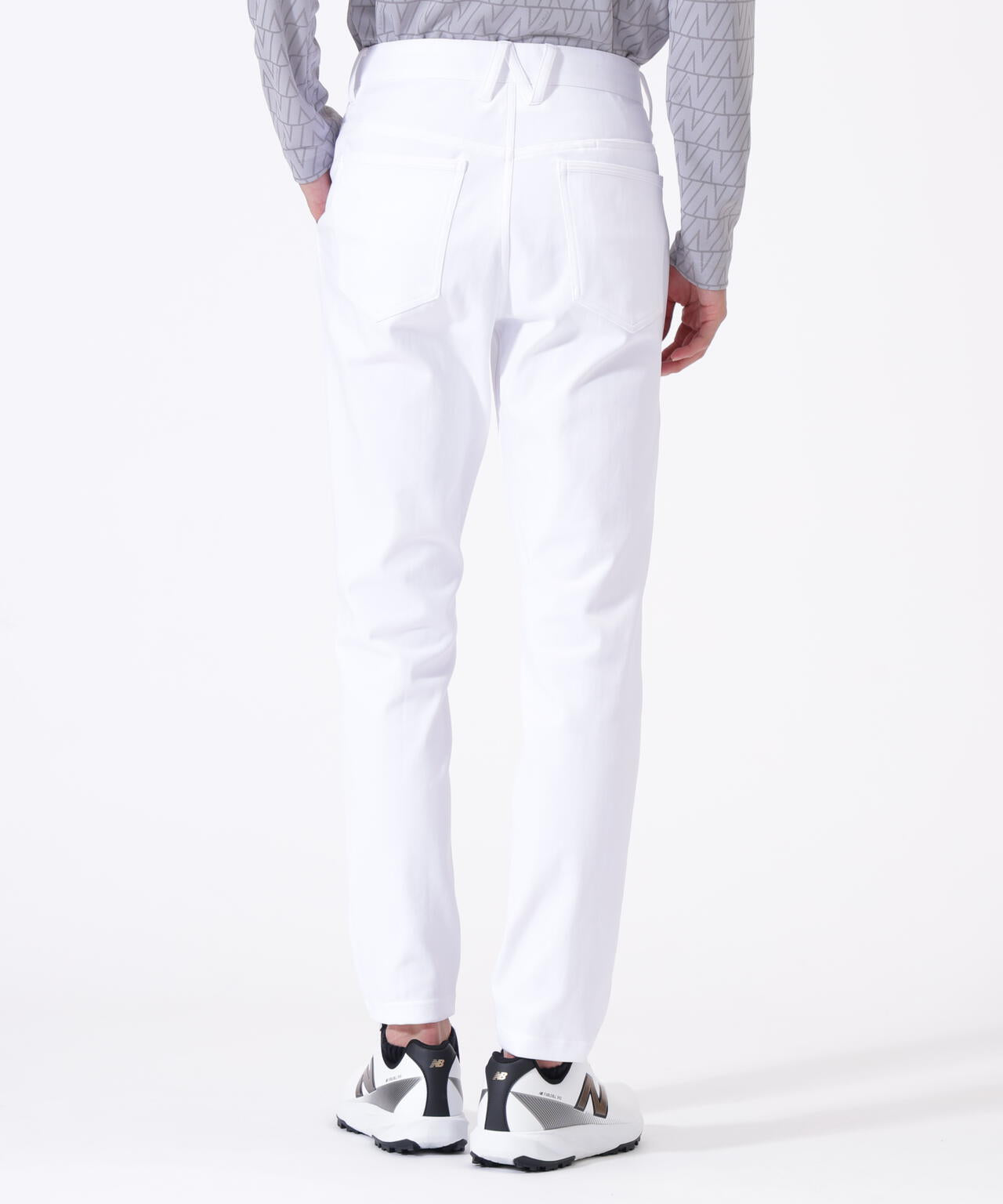 Height: 185cm    Chest: 81cm   Waist: 68cm　Hips: 90cm 着用サイズ：5