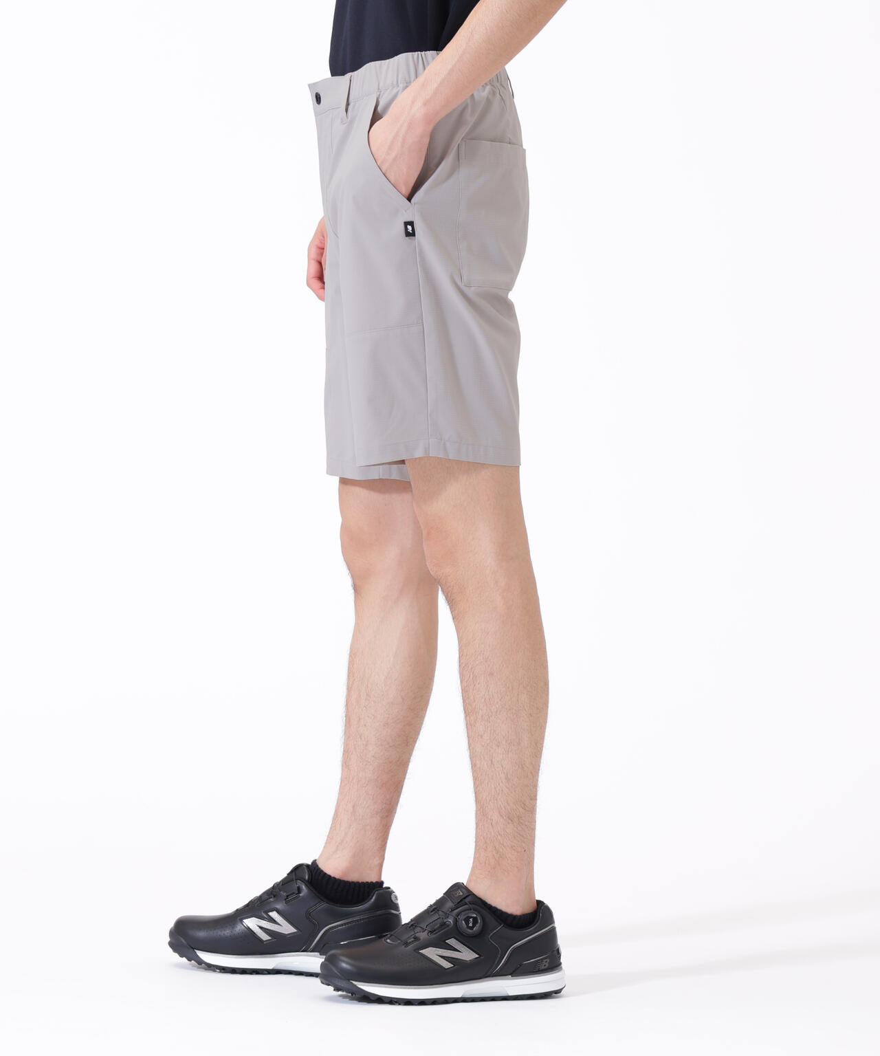 Height: 185cm    Chest: 81cm   Waist: 68cm　Hips: 90cm 着用サイズ：5