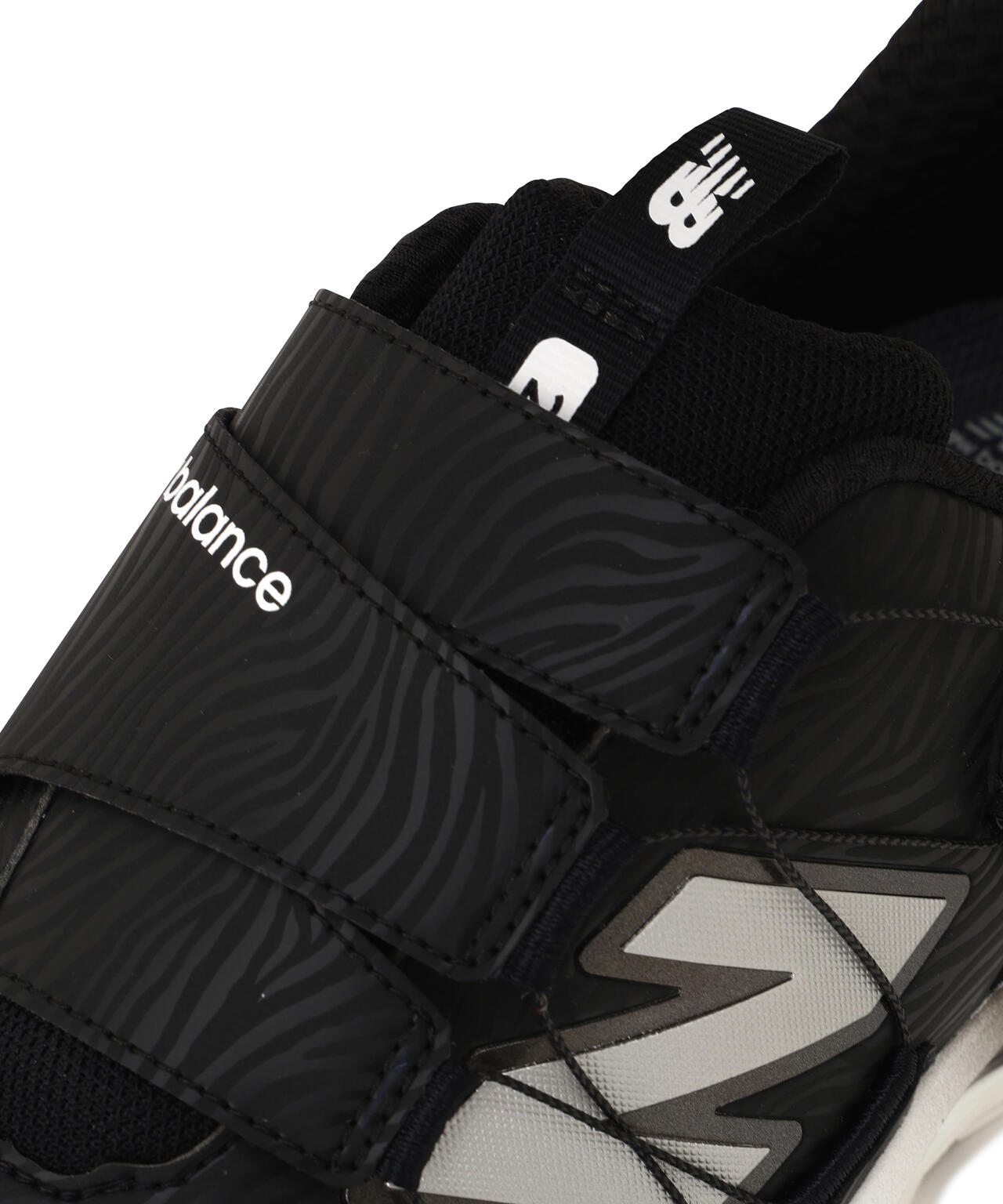 UG2500XC スパイクレスシューズ (UNISEX)
