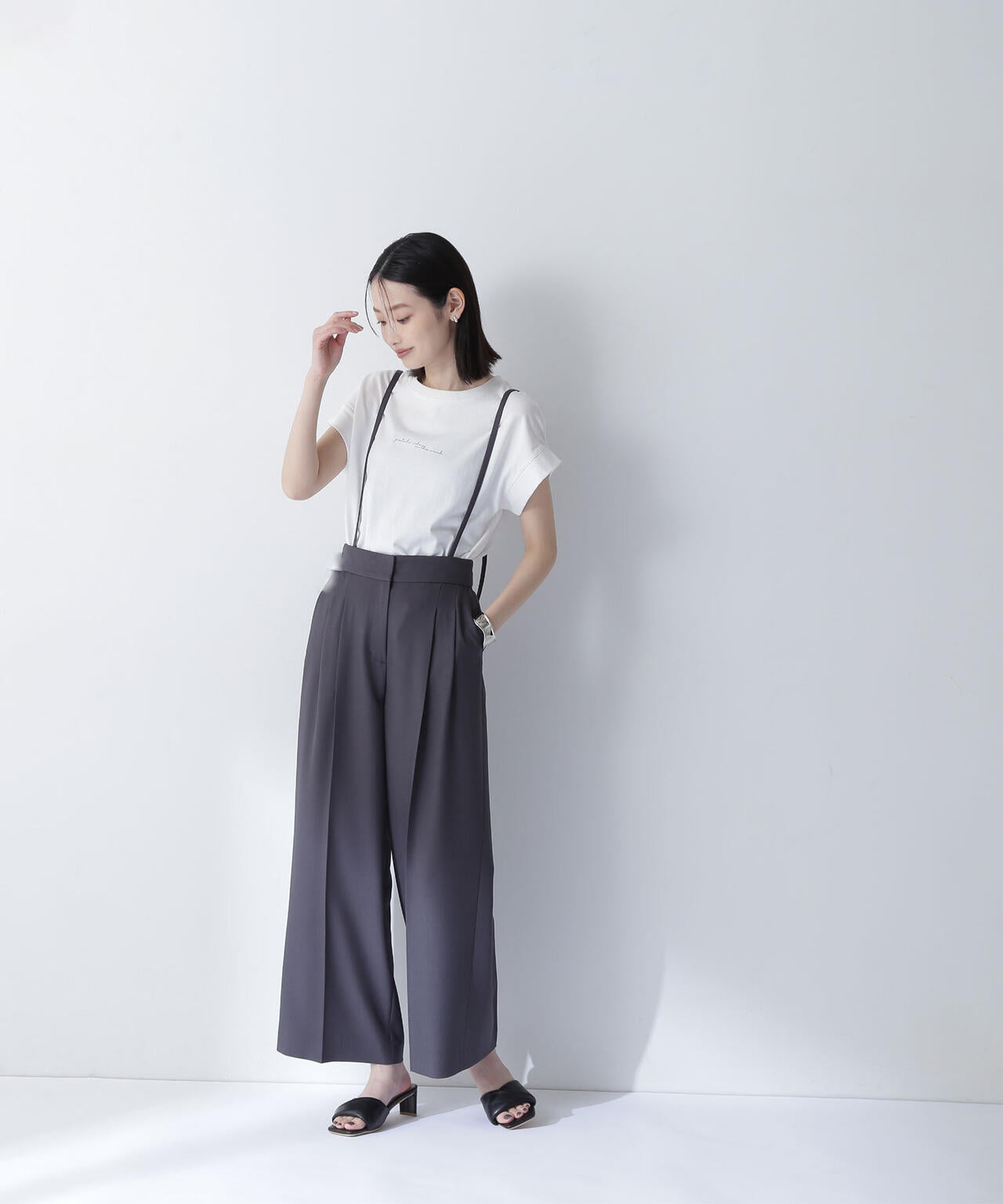 ストラップ付タックワイドパンツ*