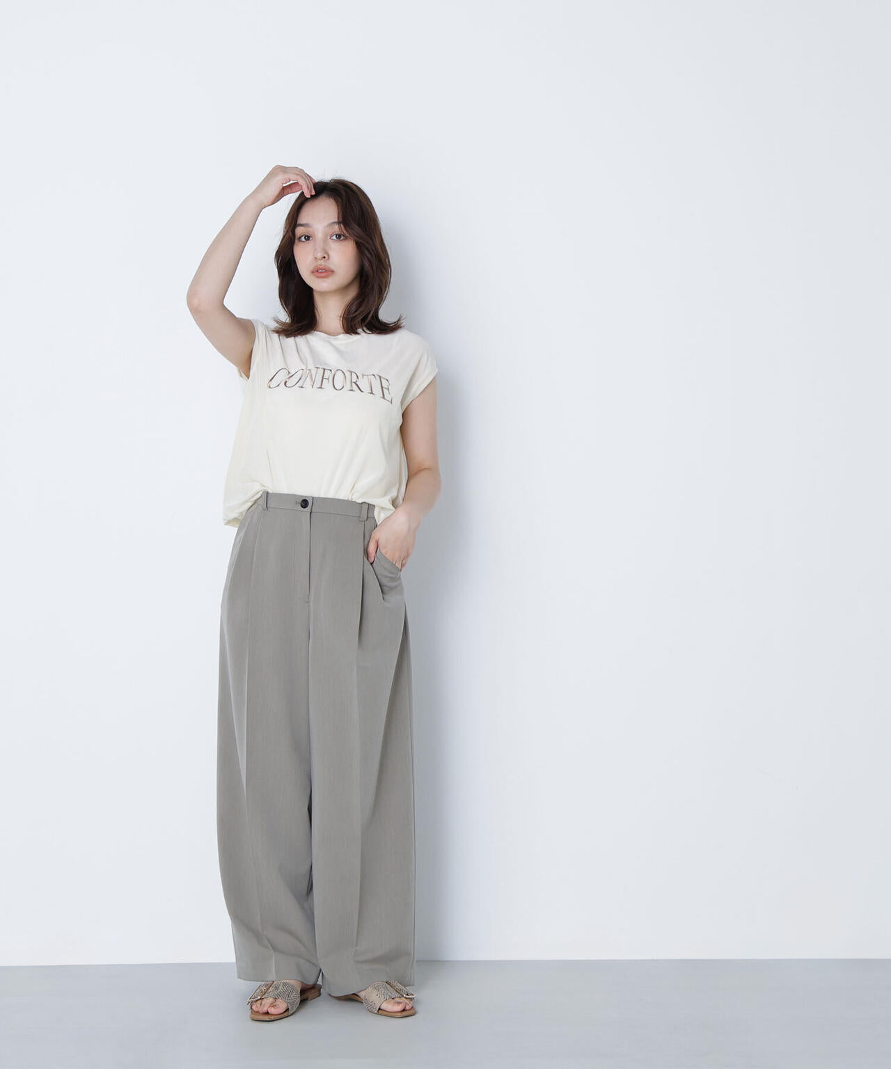ベロアロゴ刺繍トップス*