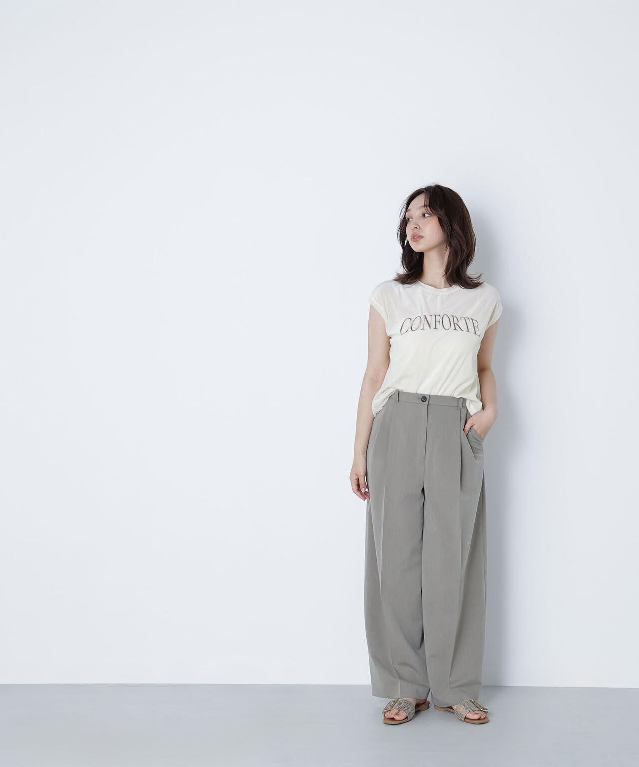ベロアロゴ刺繍トップス*