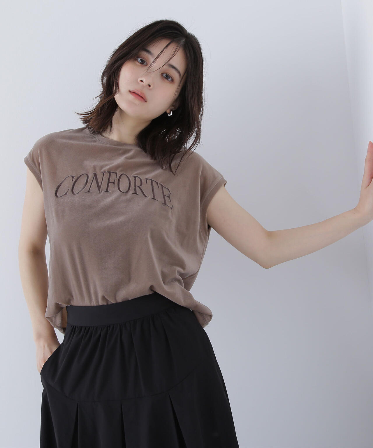 ベロアロゴ刺繍トップス*