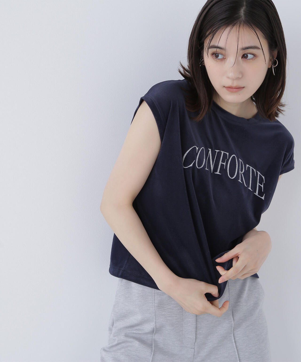 ベロアロゴ刺繍トップス*