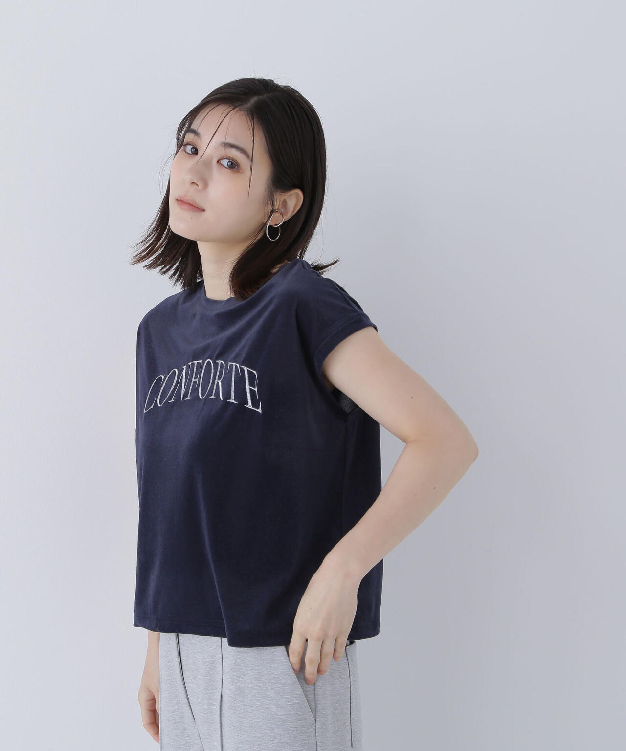 ベロアロゴ刺繍トップス*
