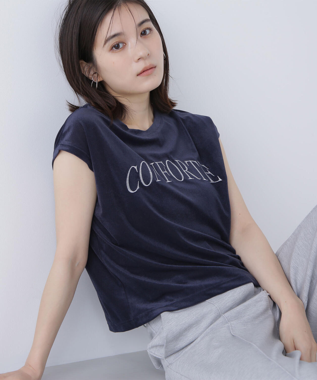 ベロアロゴ刺繍トップス*