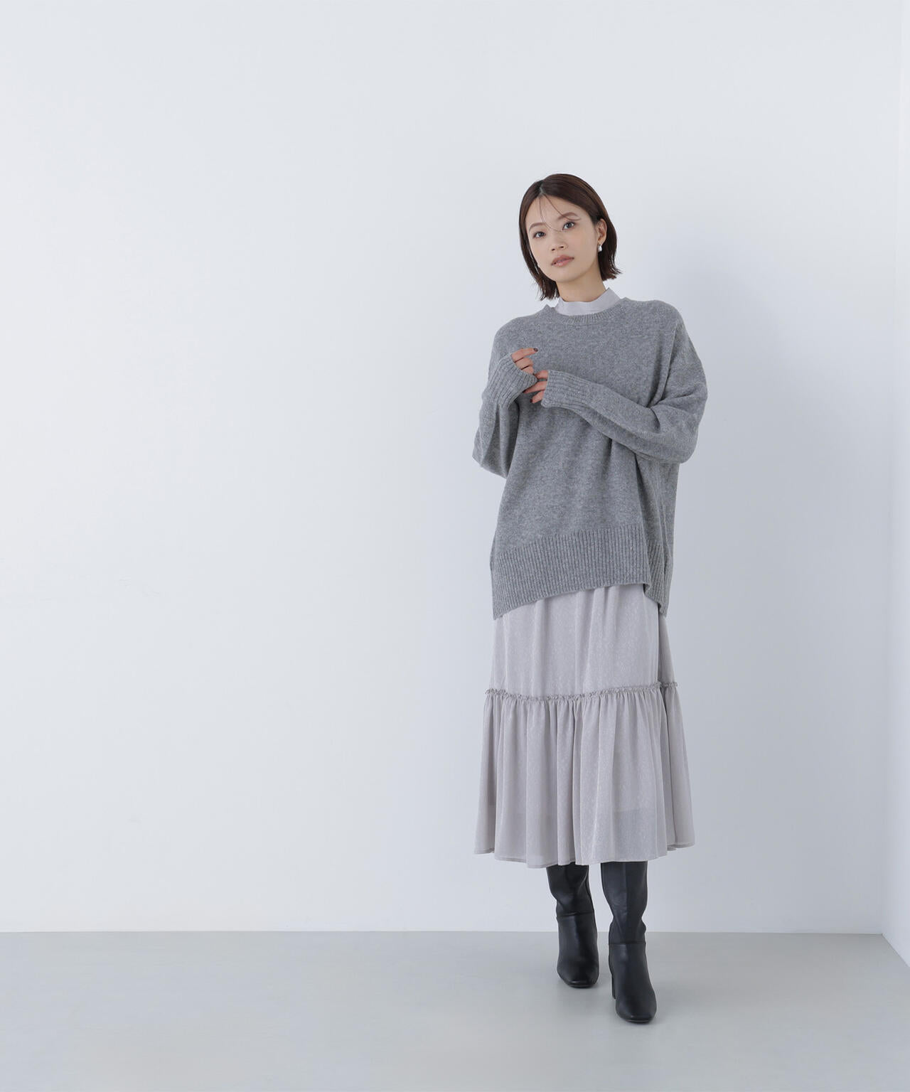 バックスリットミドルニット
