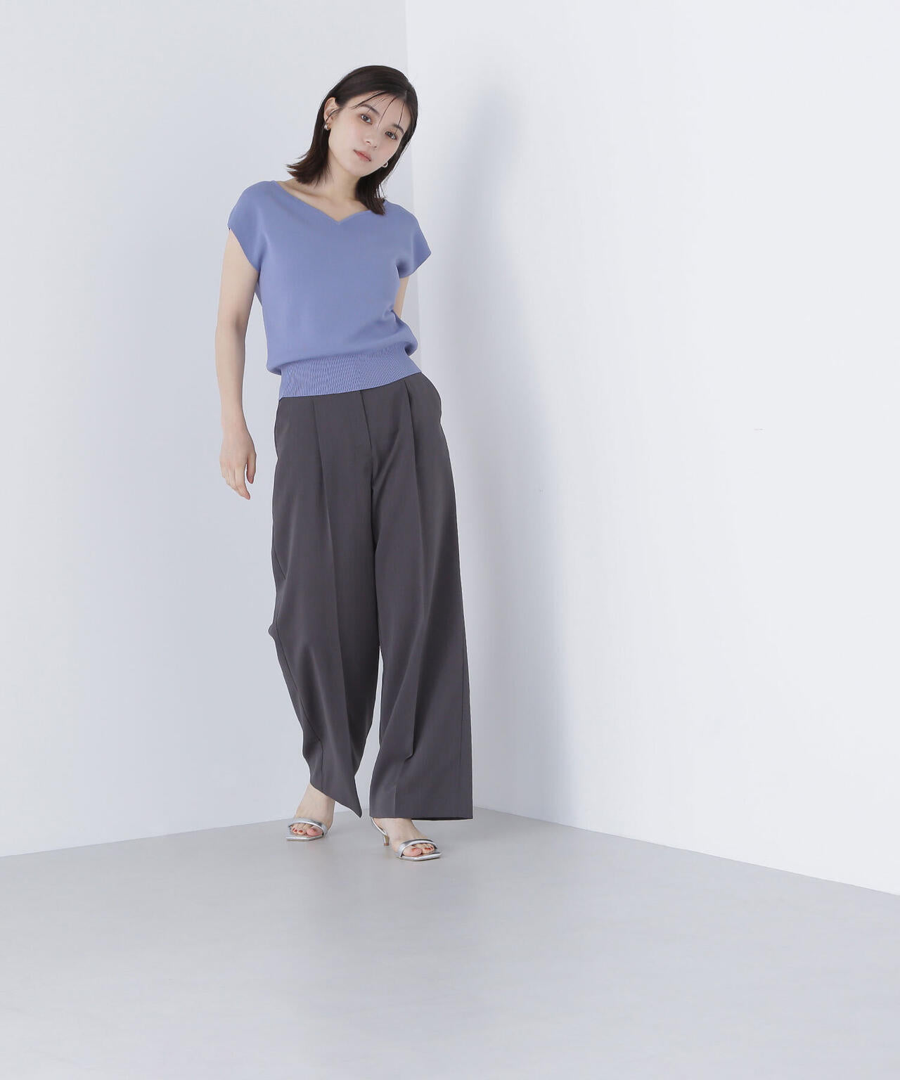 総針ベーシックシリーズ ニュアンスネックニット*