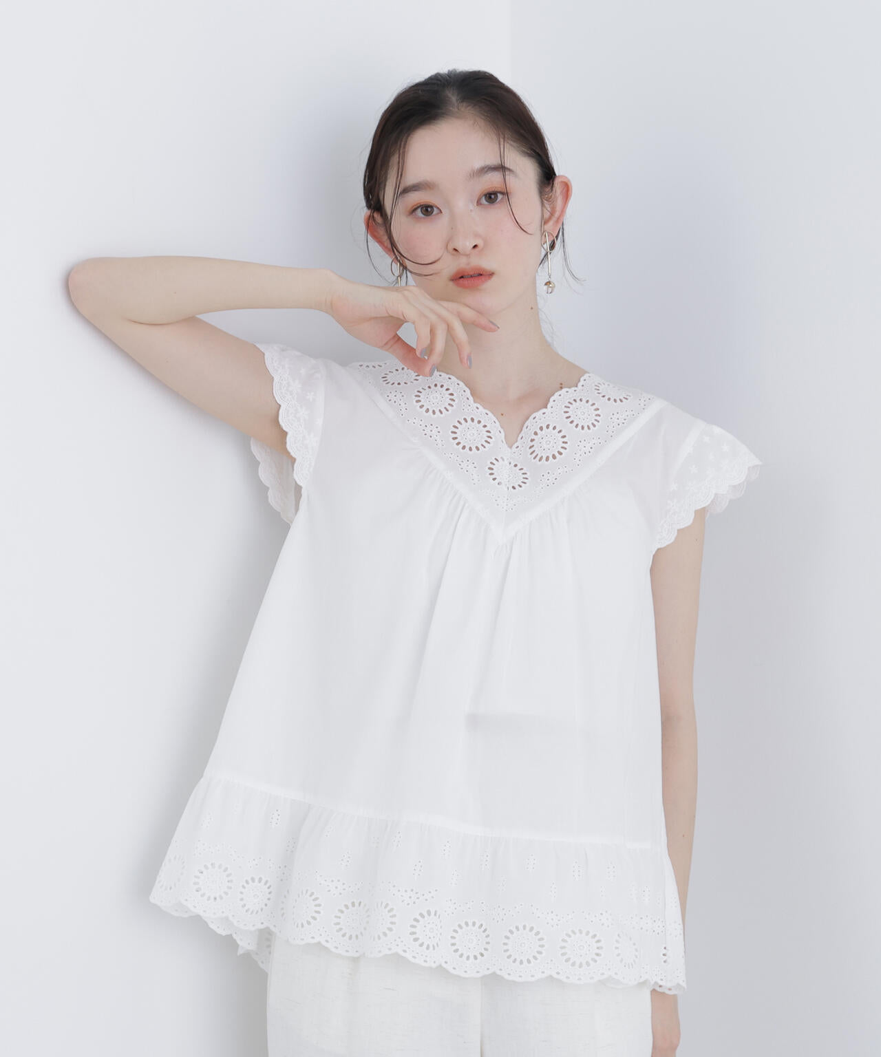 コットン刺繍ブラウス