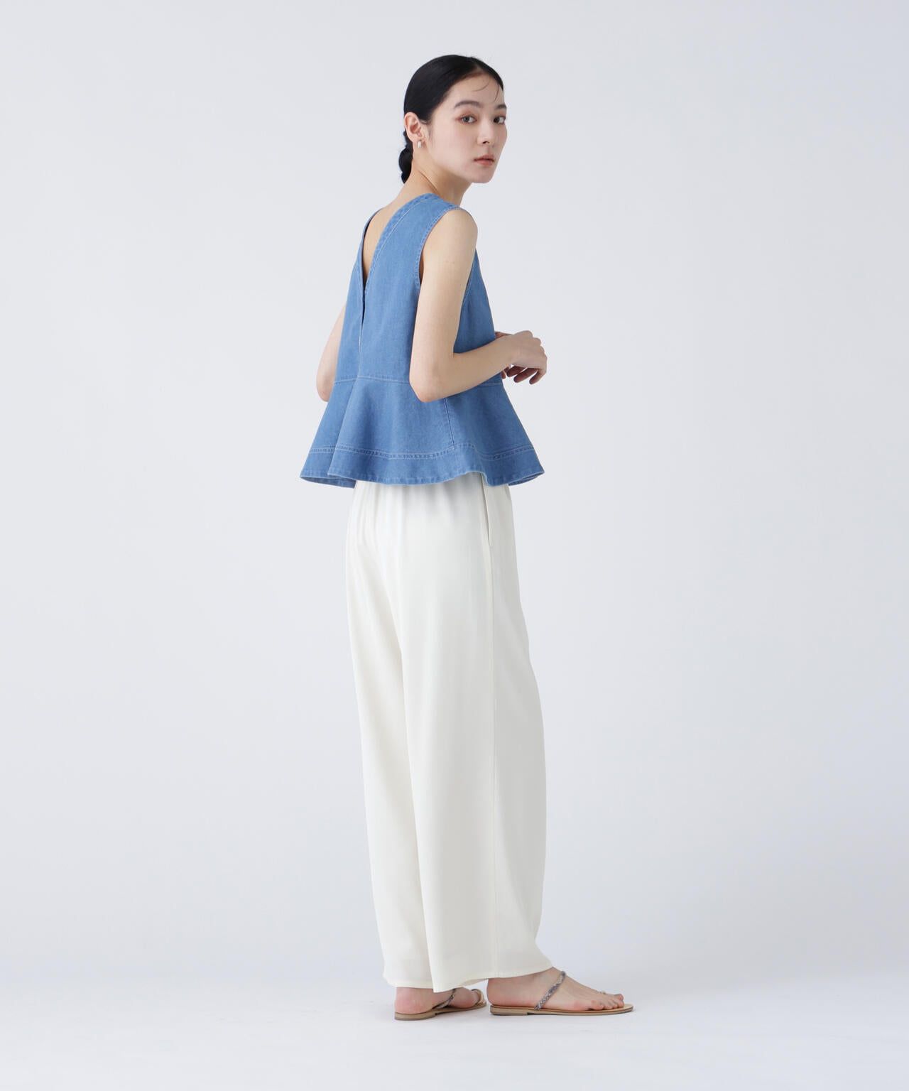 168cm B81cm W60cm H89cm 着用サイズ：FR