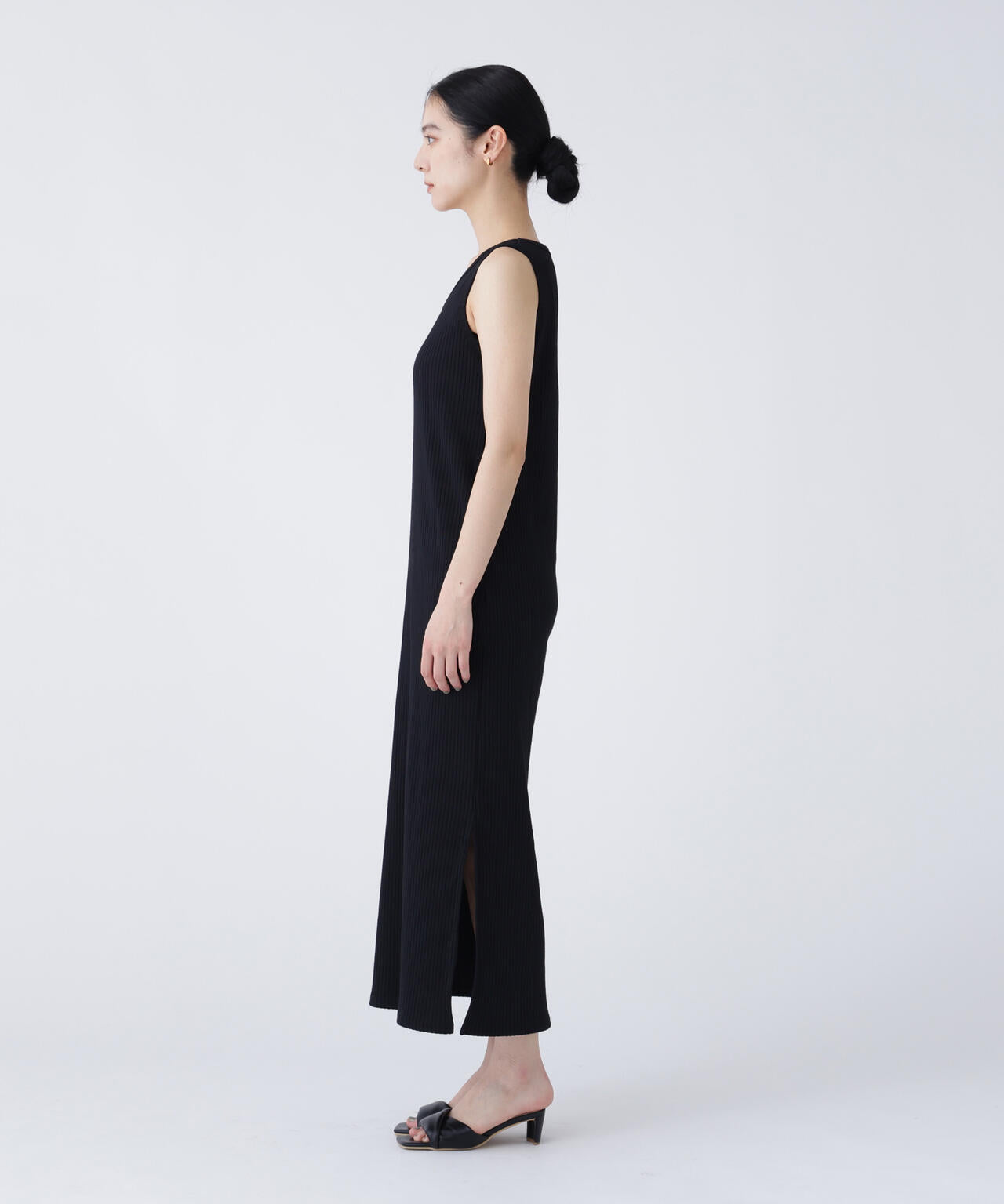 168cm B81cm W60cm H89cm 着用サイズ：M