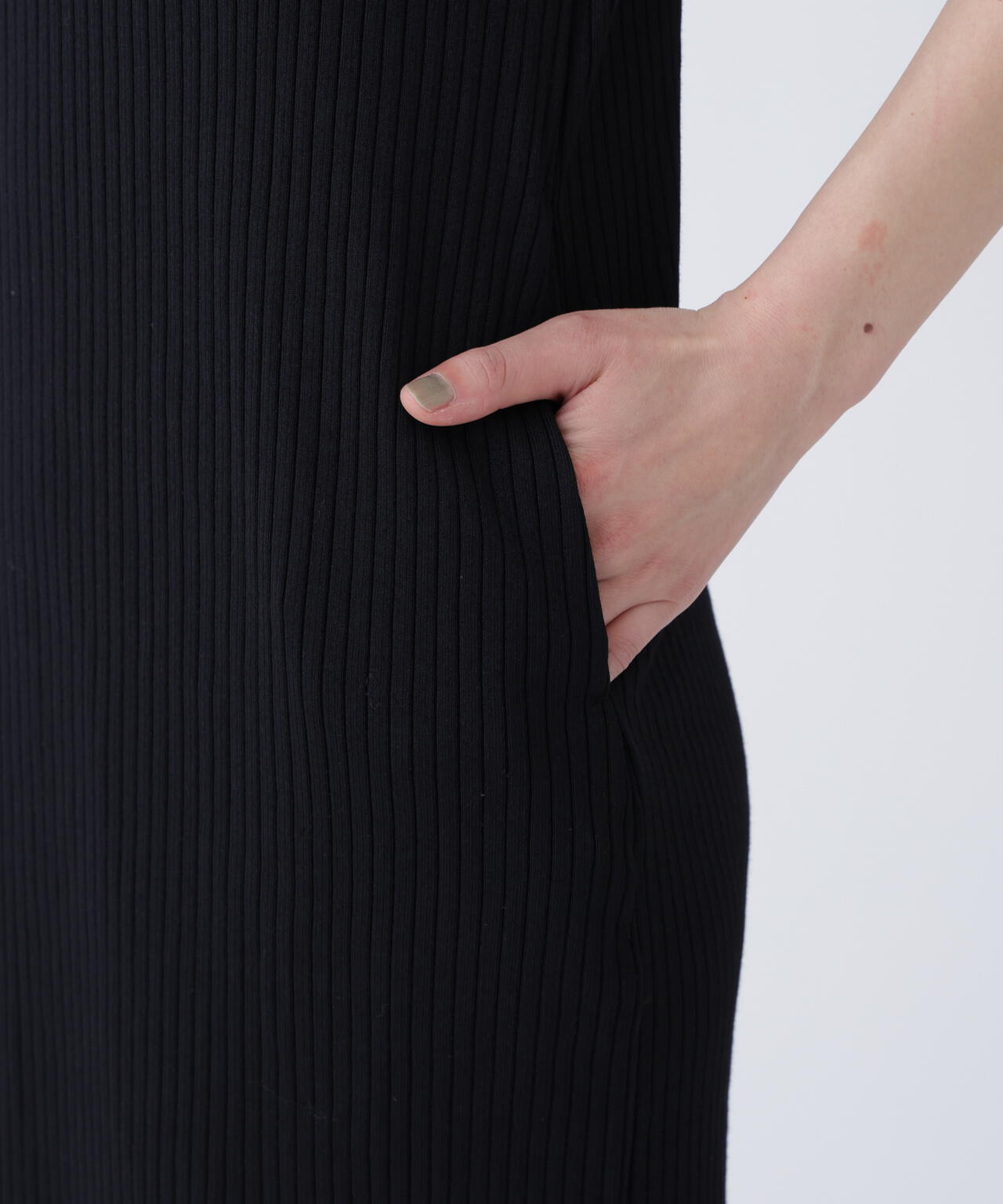 168cm B81cm W60cm H89cm 着用サイズ：M