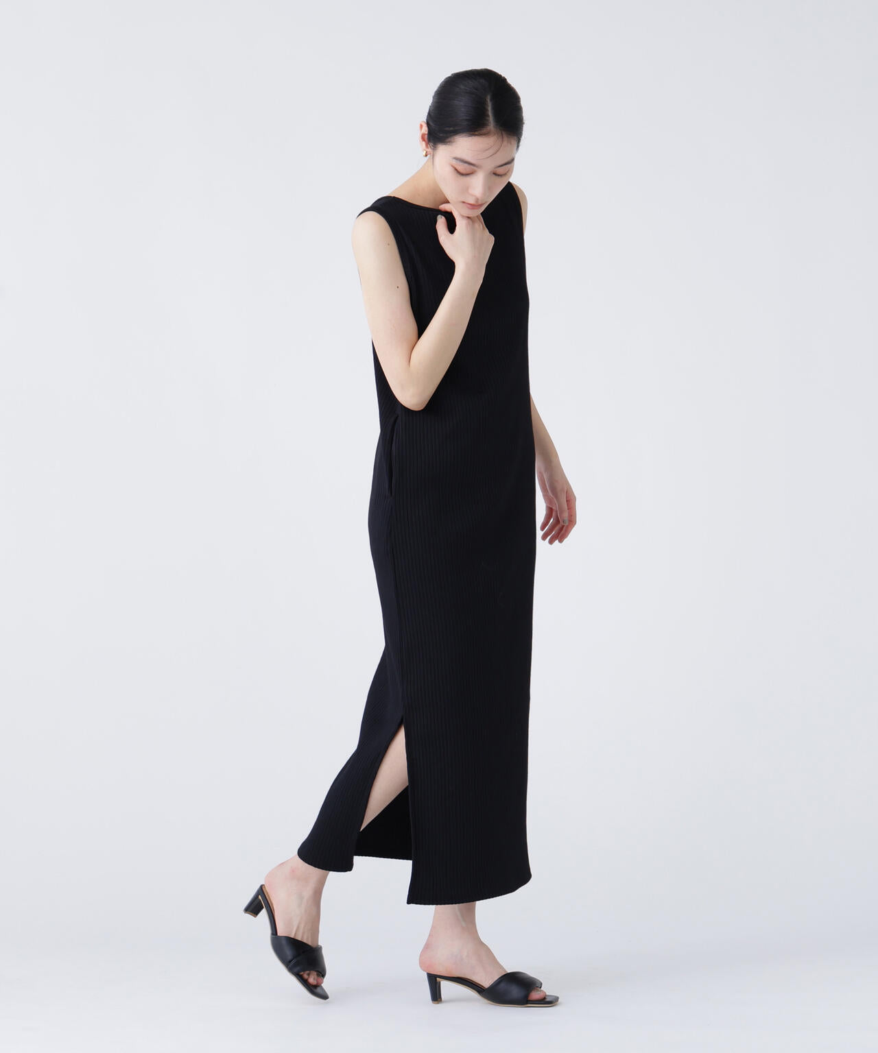 168cm B81cm W60cm H89cm 着用サイズ：M