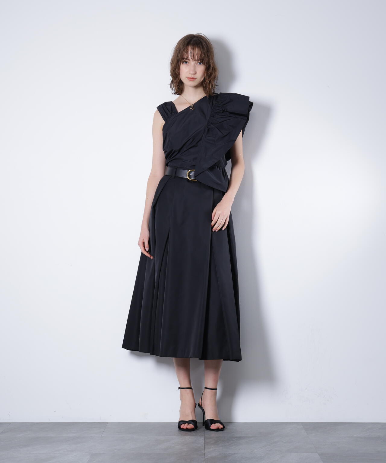 H 177cm B 76cm W 61cm H 89cm 着用サイズ：38