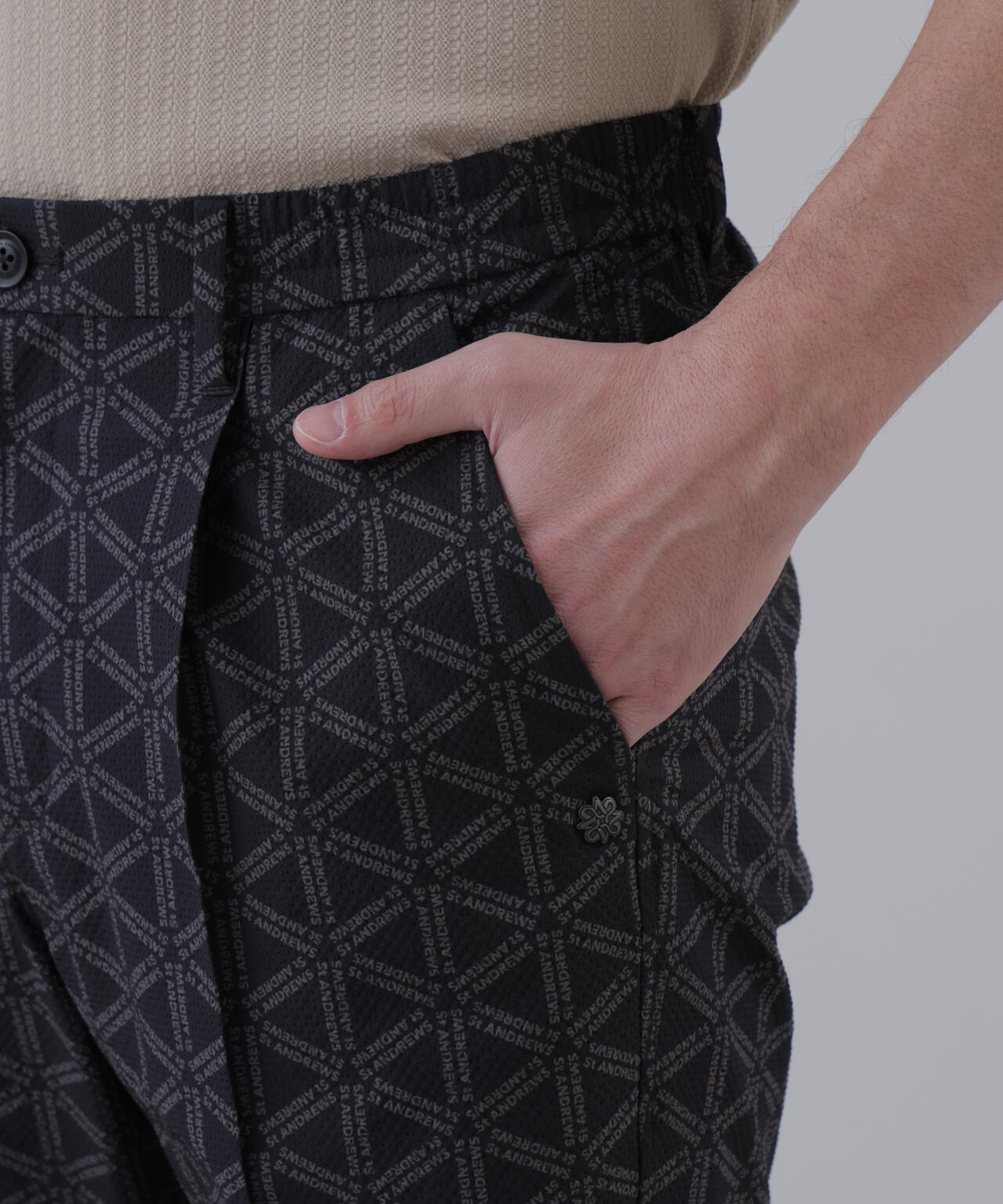 【吸水速乾】【ストレッチ】トライアングルロゴプリントショートパンツ (MENS)