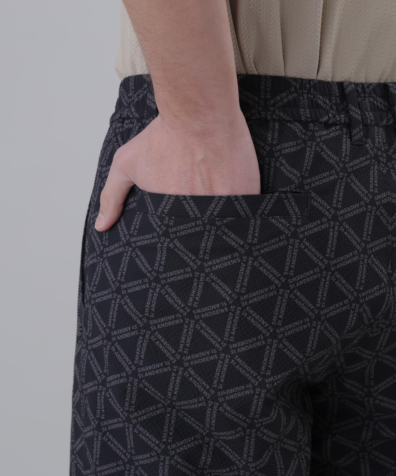 【吸水速乾】【ストレッチ】トライアングルロゴプリントショートパンツ (MENS)