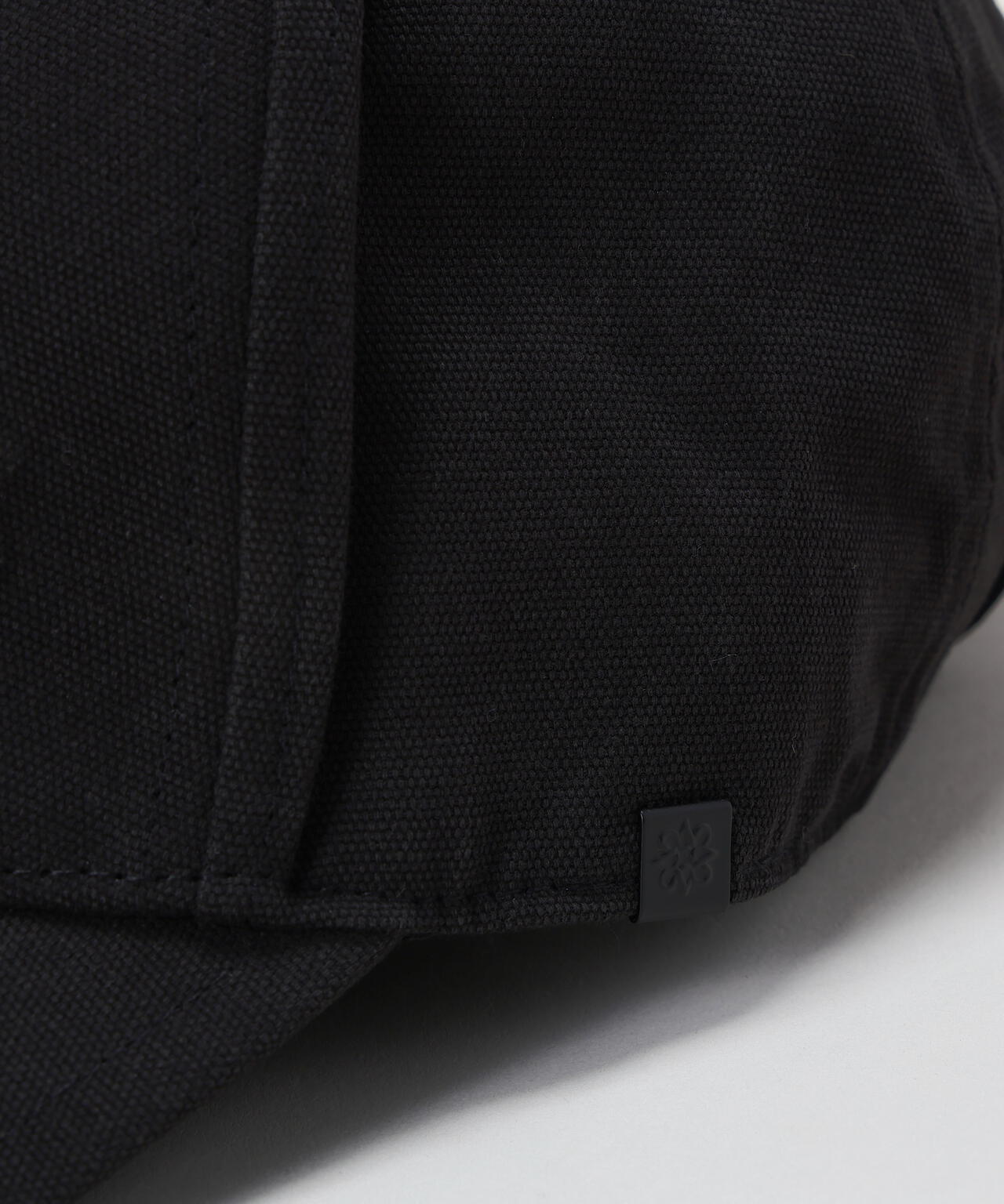 ロゴエンボスキャップ (UNISEX)