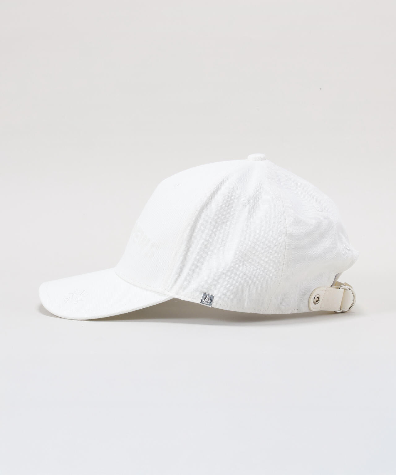 ロゴエンボスキャップ (UNISEX)