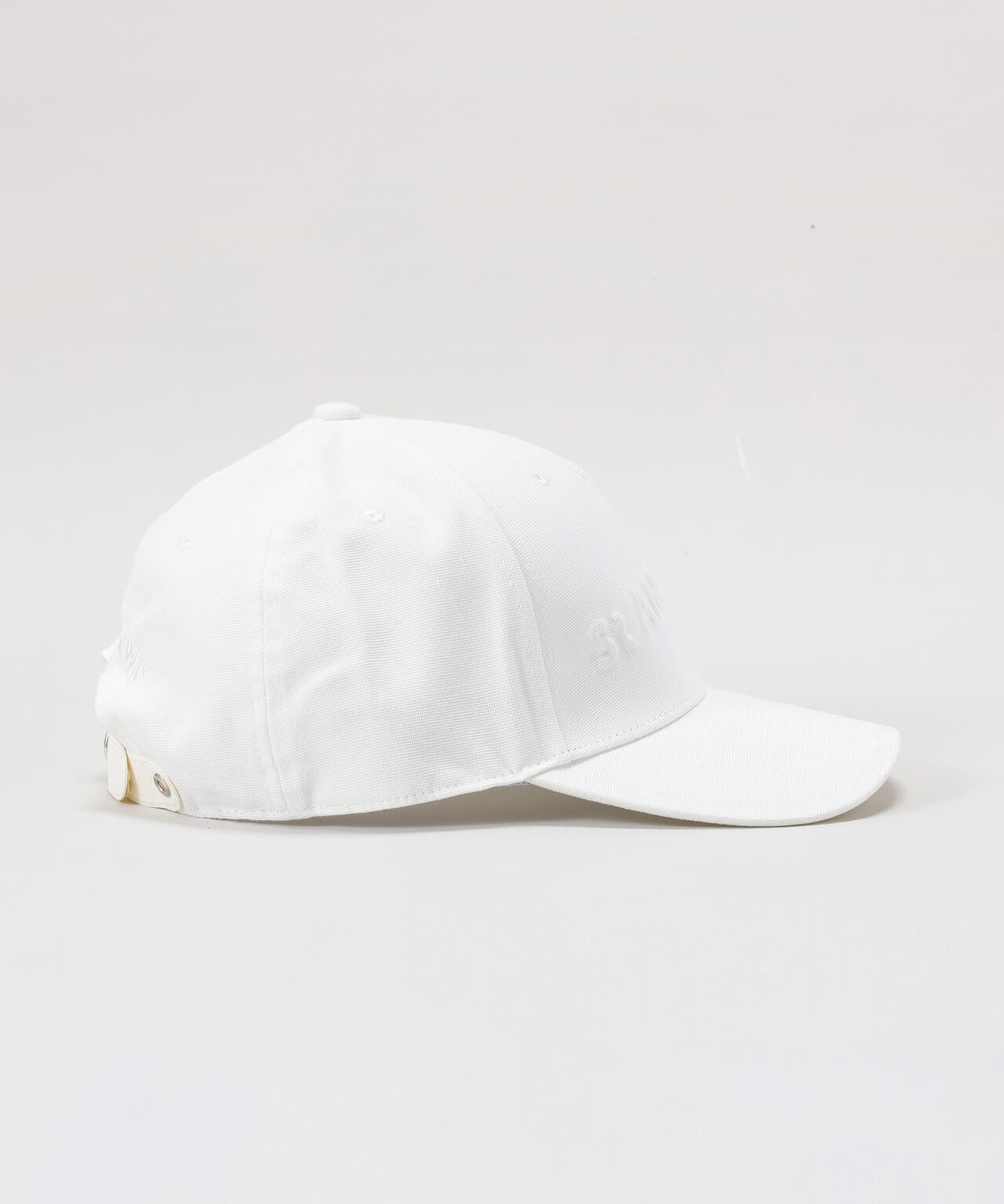 ロゴエンボスキャップ (UNISEX)
