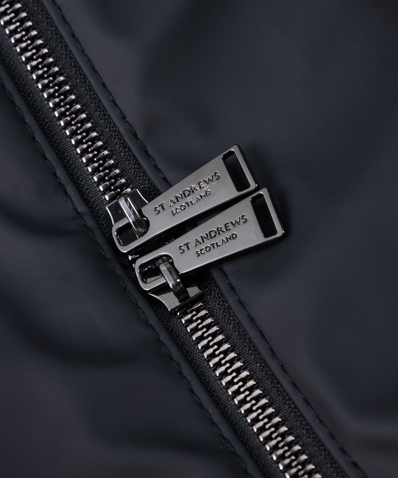 ロゴトートバッグ (UNISEX)