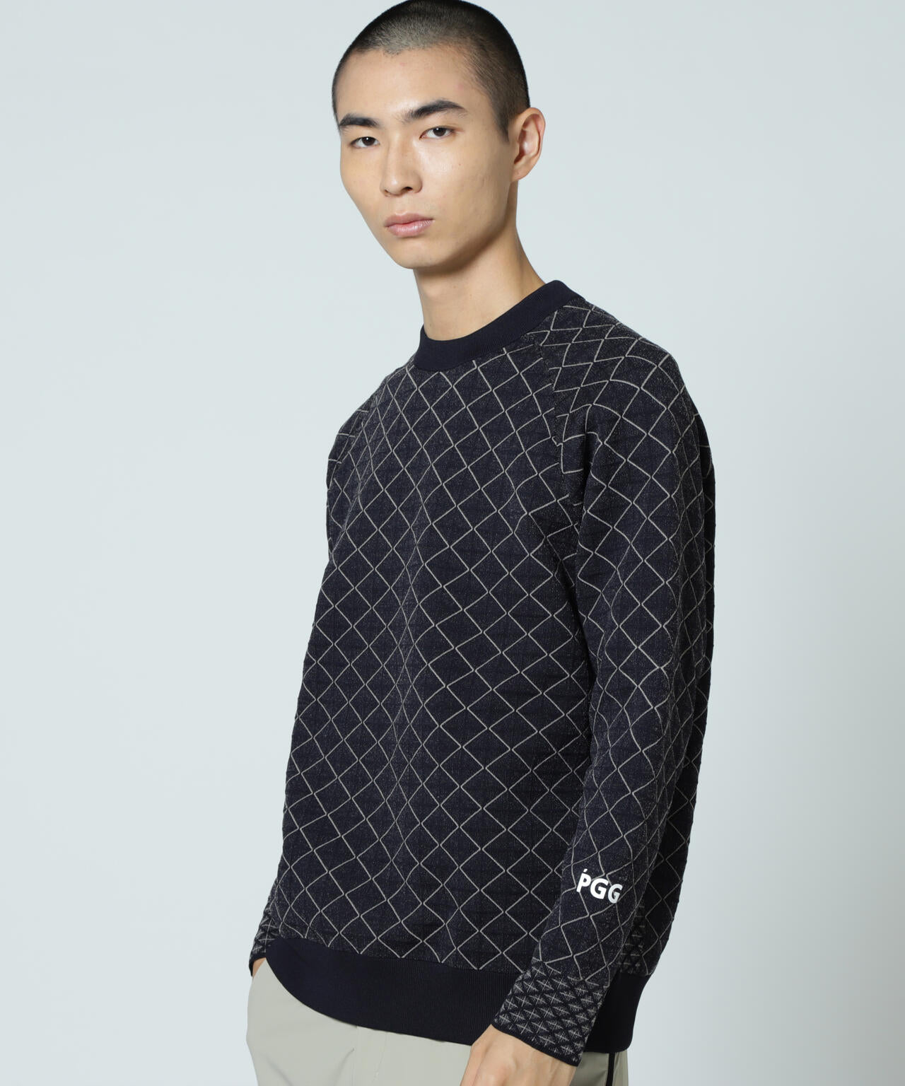 【PGG】【直営店舗&公式オンライン限定】地柄ポリエステルヤーンmm クルーネックニットプルオーバー (MENS)