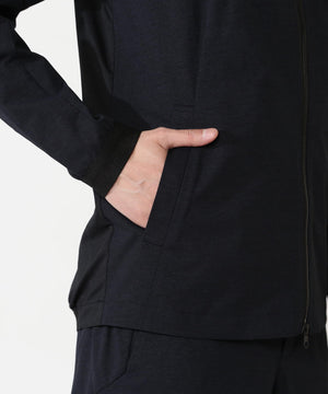 H:182cm/C:93/W:77/H:91 着用サイズ：5